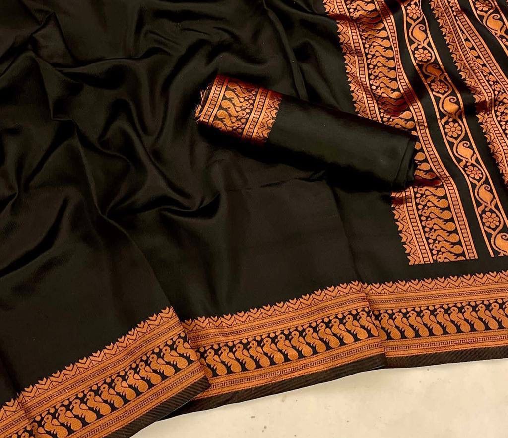 Fantastic Black Colored Printed Saree For Women