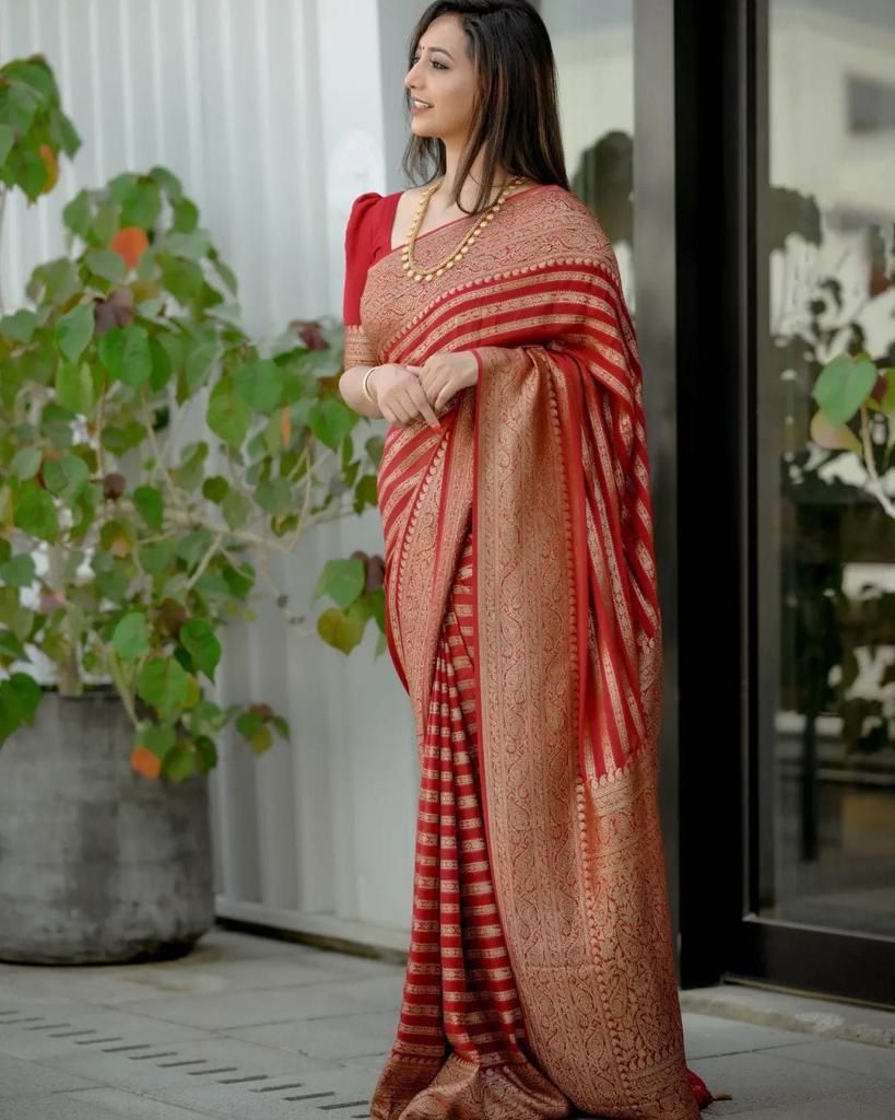 Innovative Red Colored Printed Saree For Women