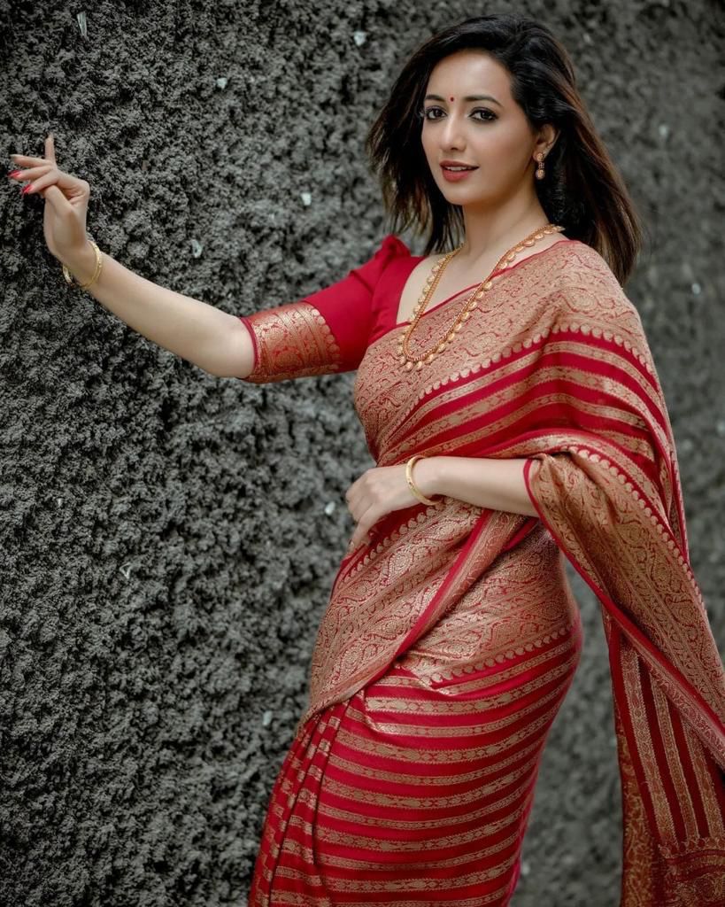 Innovative Red Colored Printed Saree For Women