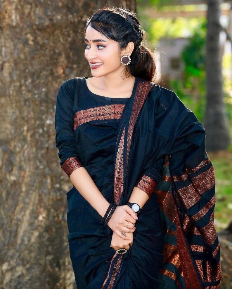 Fantastic Black Colored Printed Saree For Women