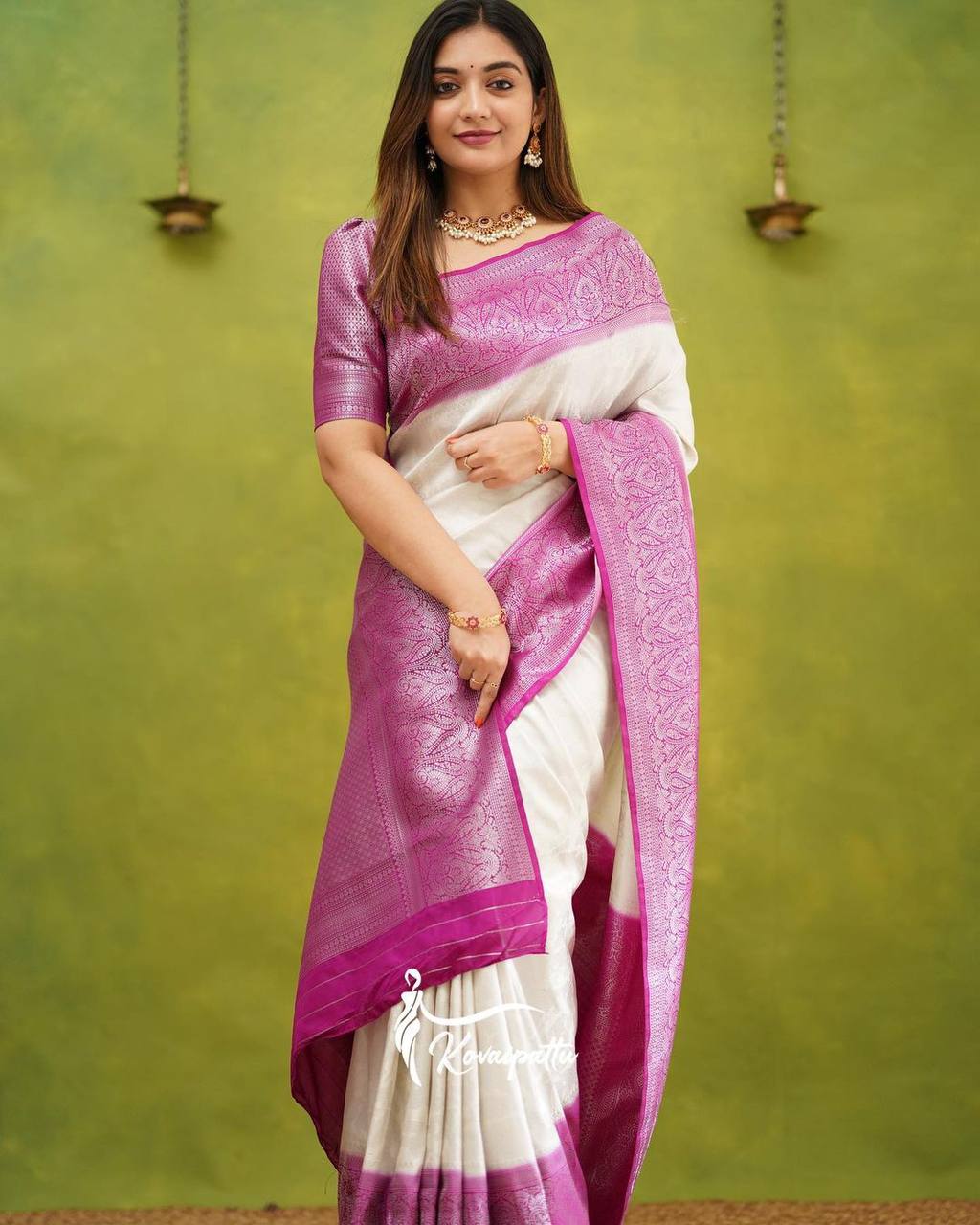 Fairy-tale White Colored Printed Saree For Women