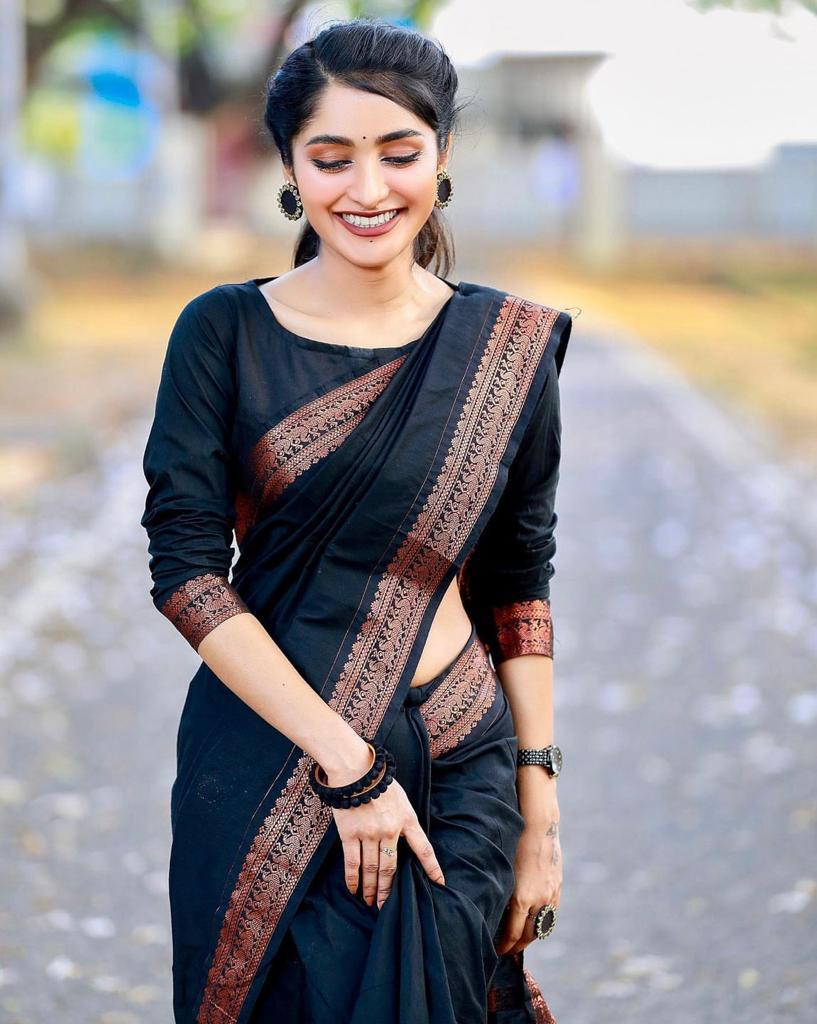 Fantastic Black Colored Printed Saree For Women