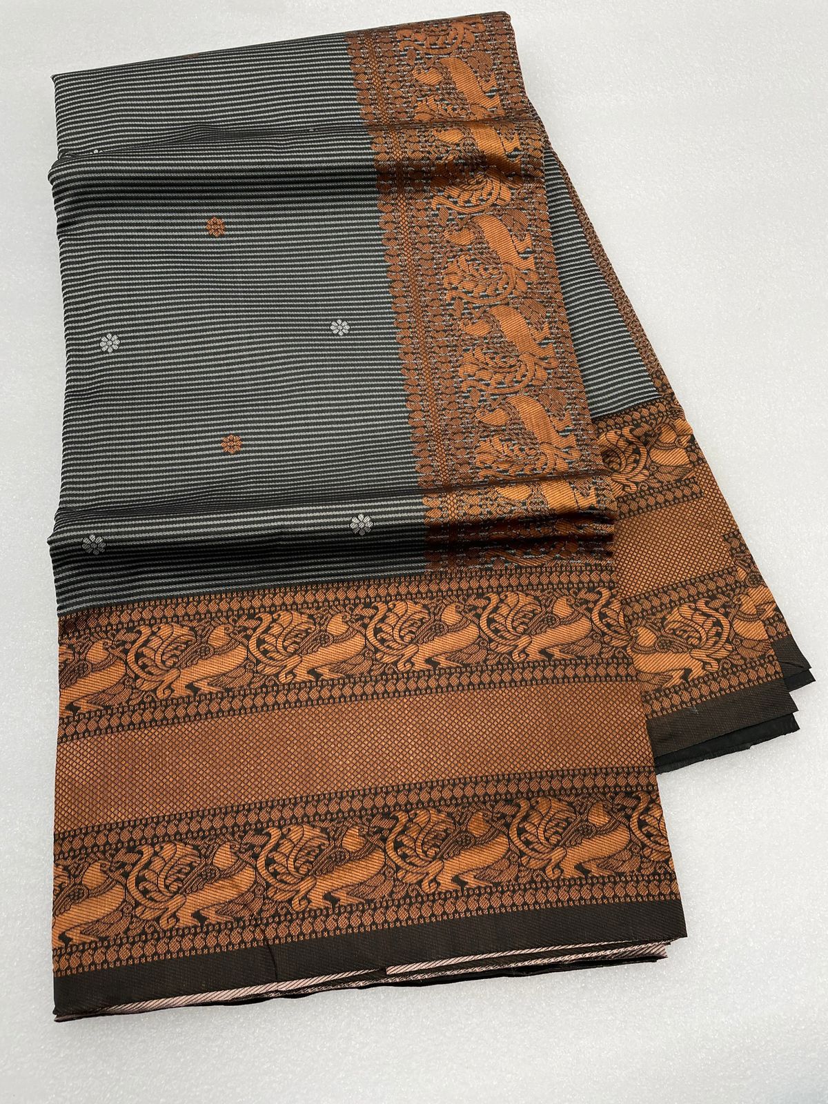 Gorgeous Grey Colored Printed Saree For Women