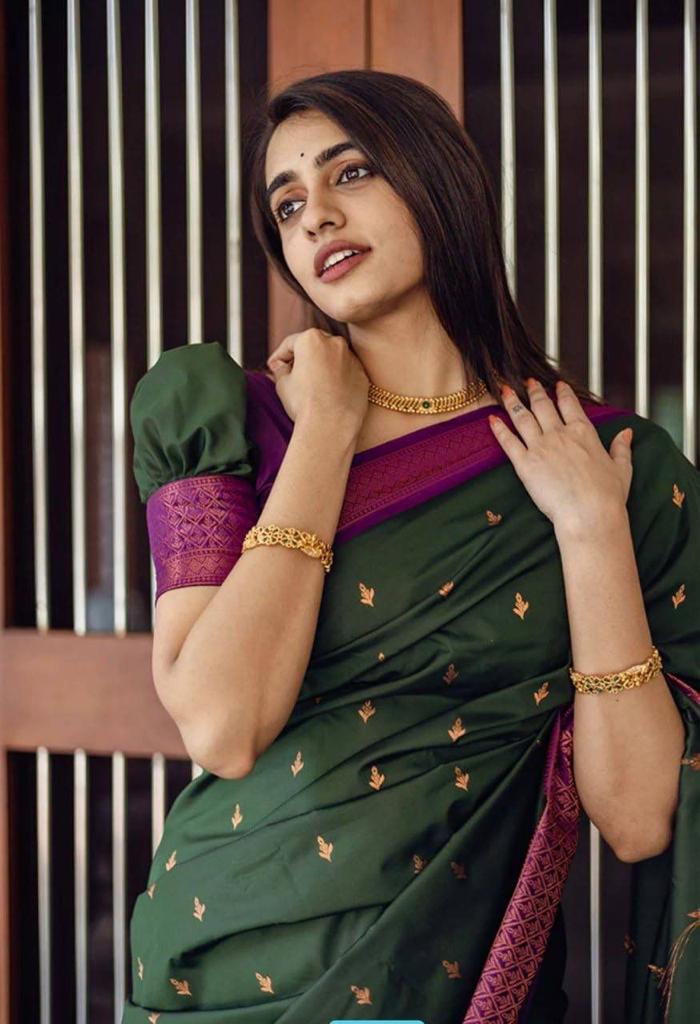 Gorgeous Dark Green Colored Printed Saree For Women