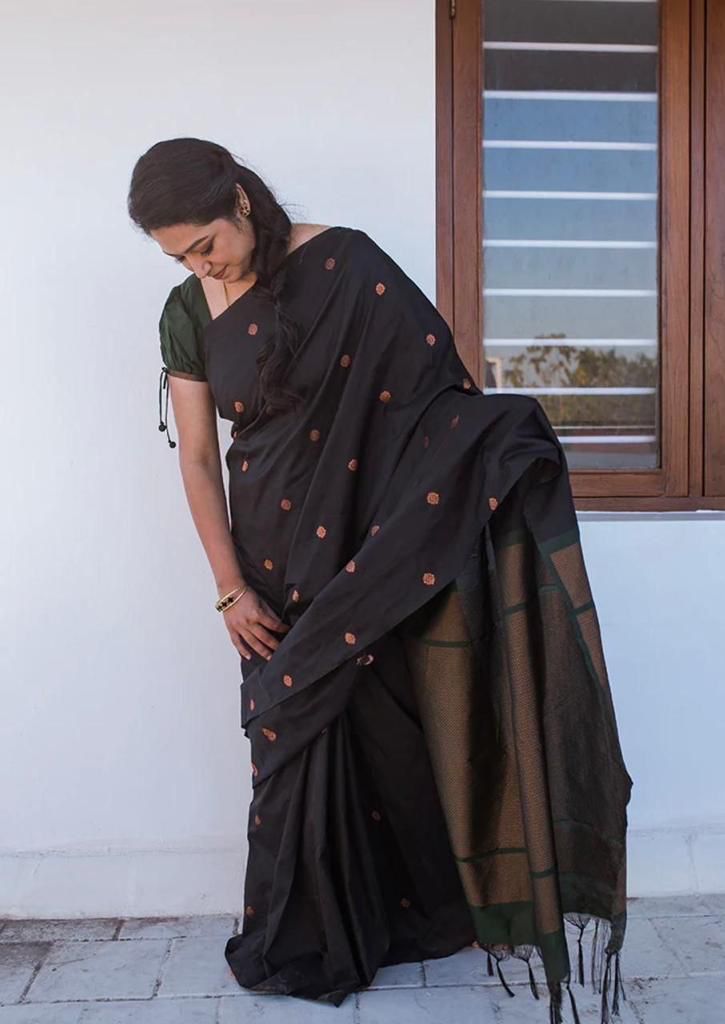 Trendy Black Colored Printed Saree For Women