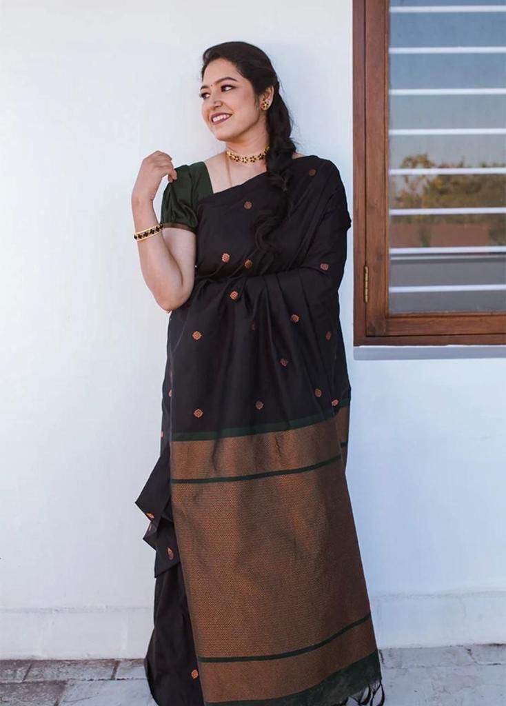 Trendy Black Colored Printed Saree For Women