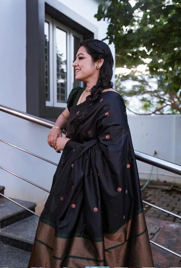 Trendy Black Colored Printed Saree For Women