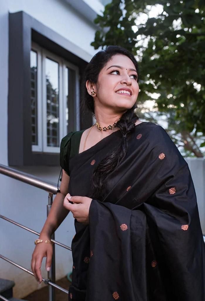 Trendy Black Colored Printed Saree For Women