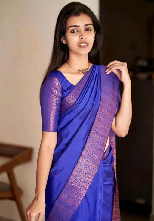 Entrancing Royal Blue Colored Printed Saree For Women