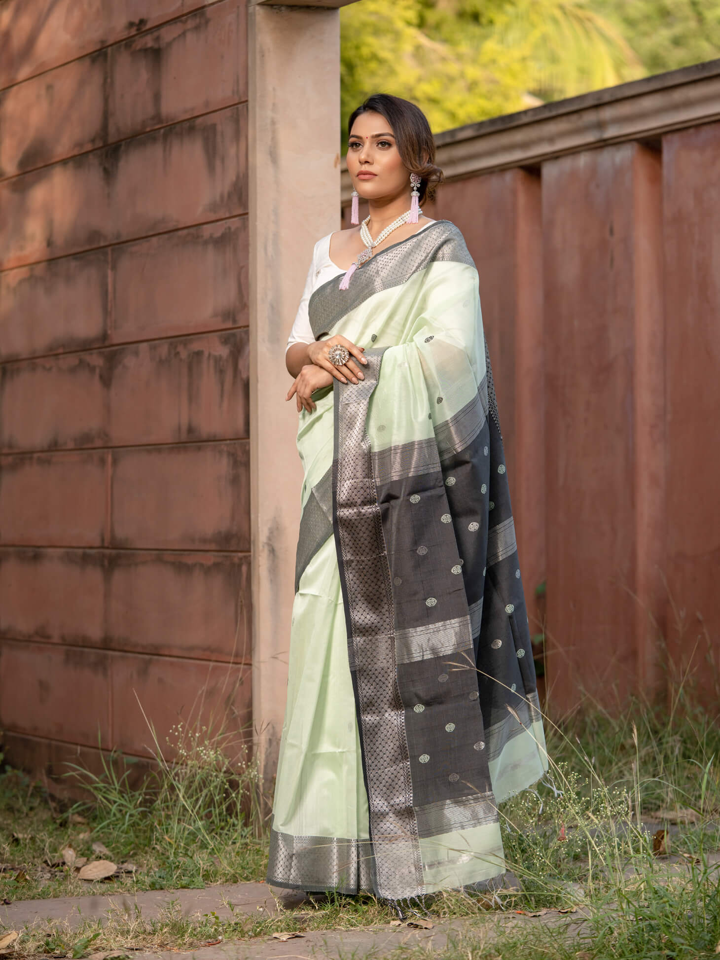 Pure Linen Cream Saree With Blouse