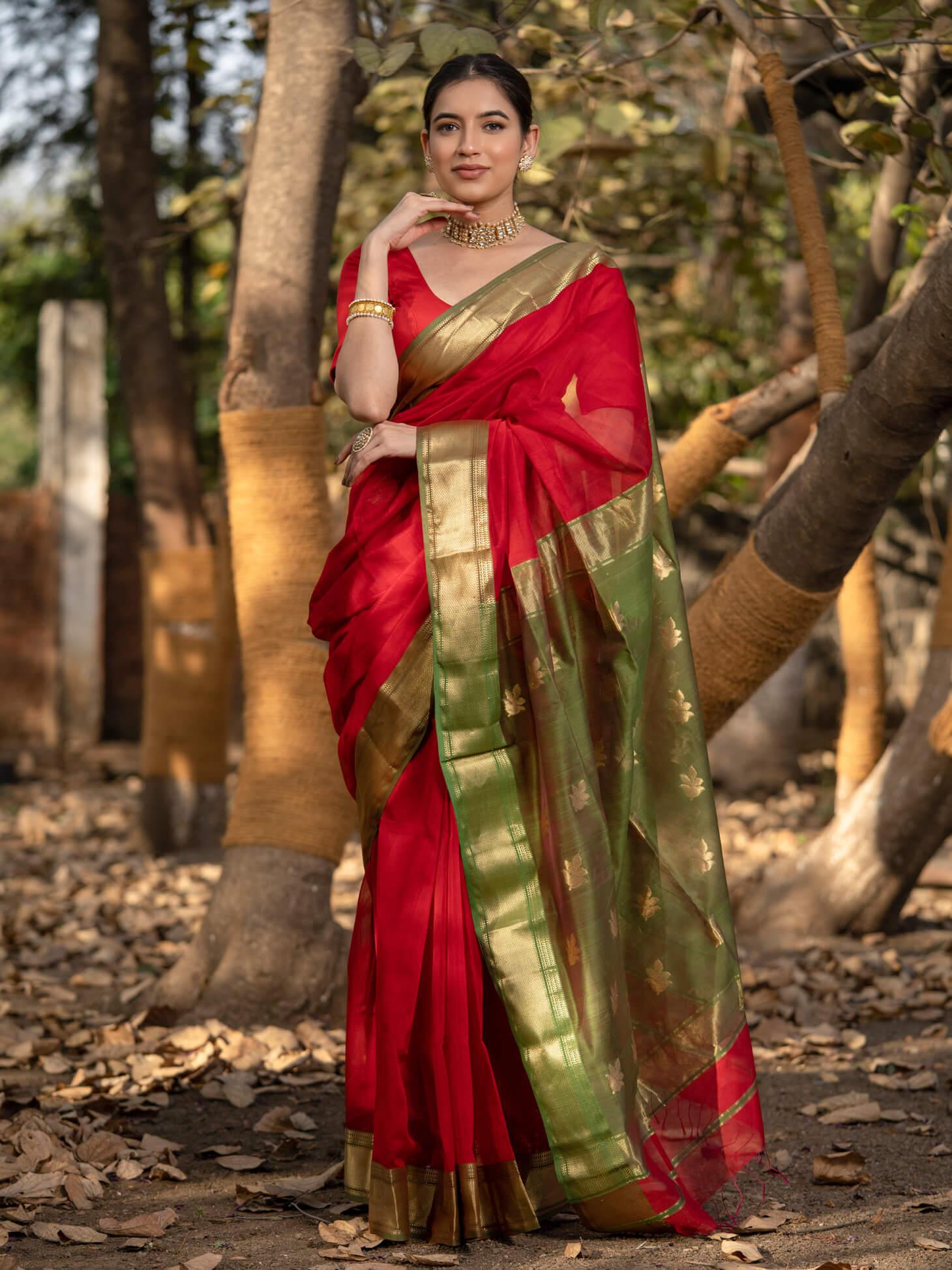 Pure linen saree in Red And Green, dazzlling printed wear