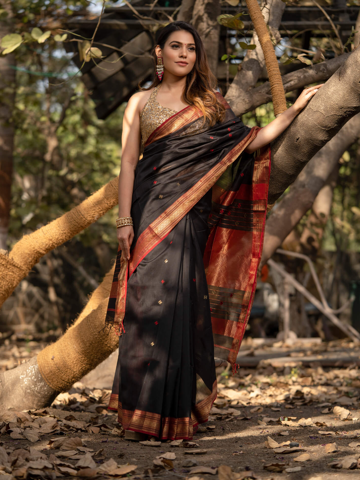 Desirable Black Linen Blend Saree With Unstitched Blouse Piece