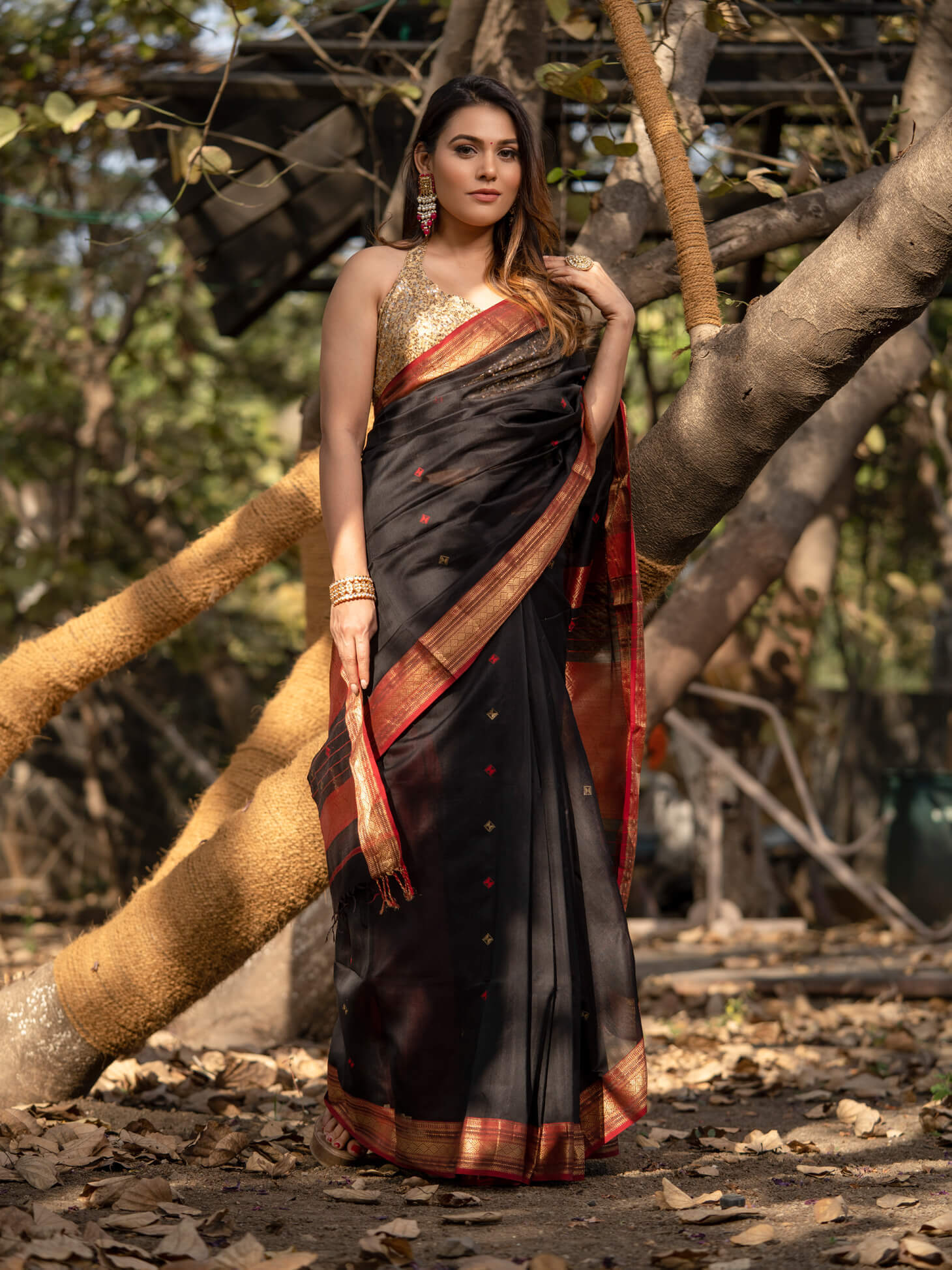 Desirable Black Linen Blend Saree With Unstitched Blouse Piece