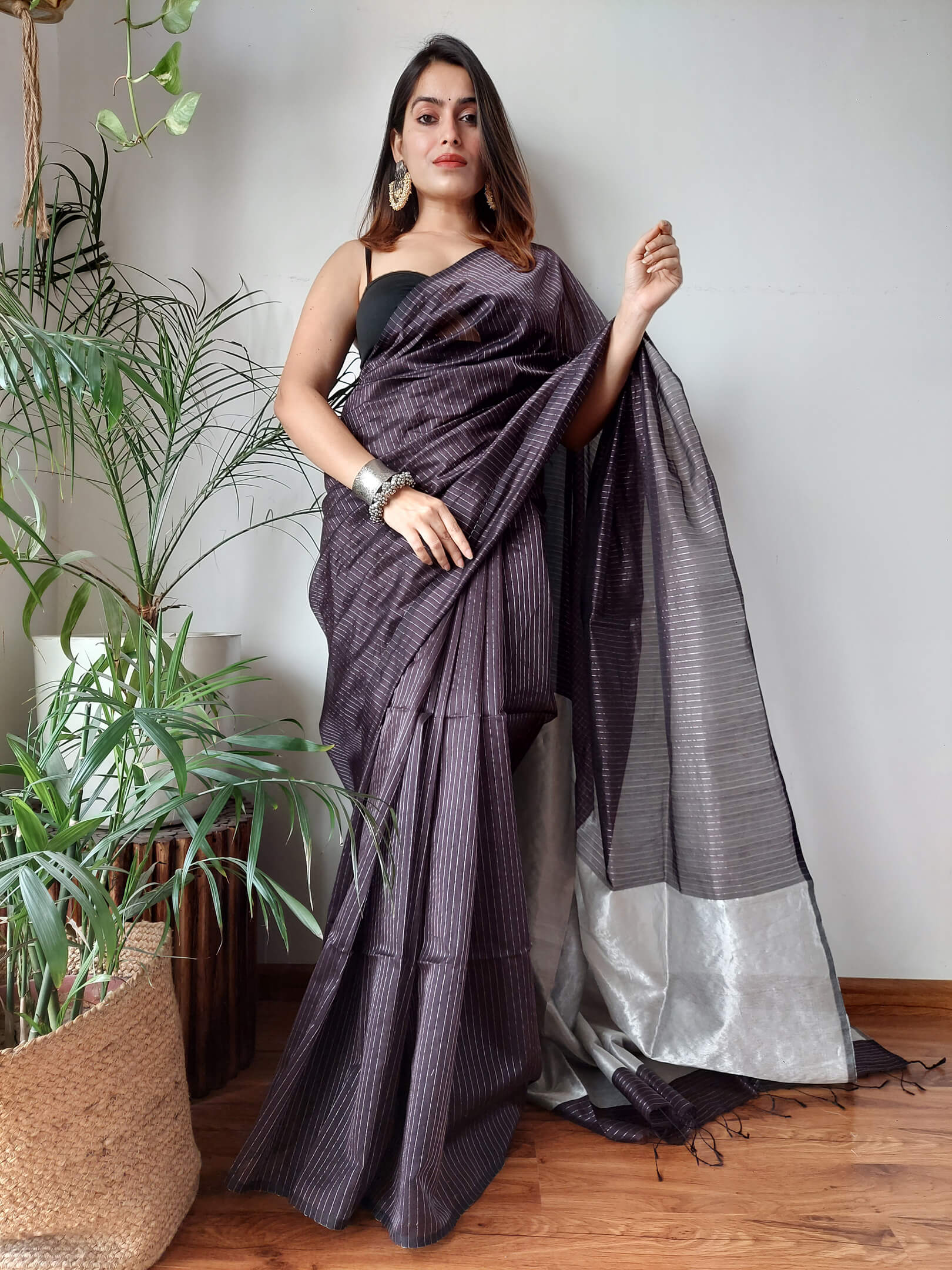 Impressive Violet Colored Party Wear Pure Linen Printed Saree