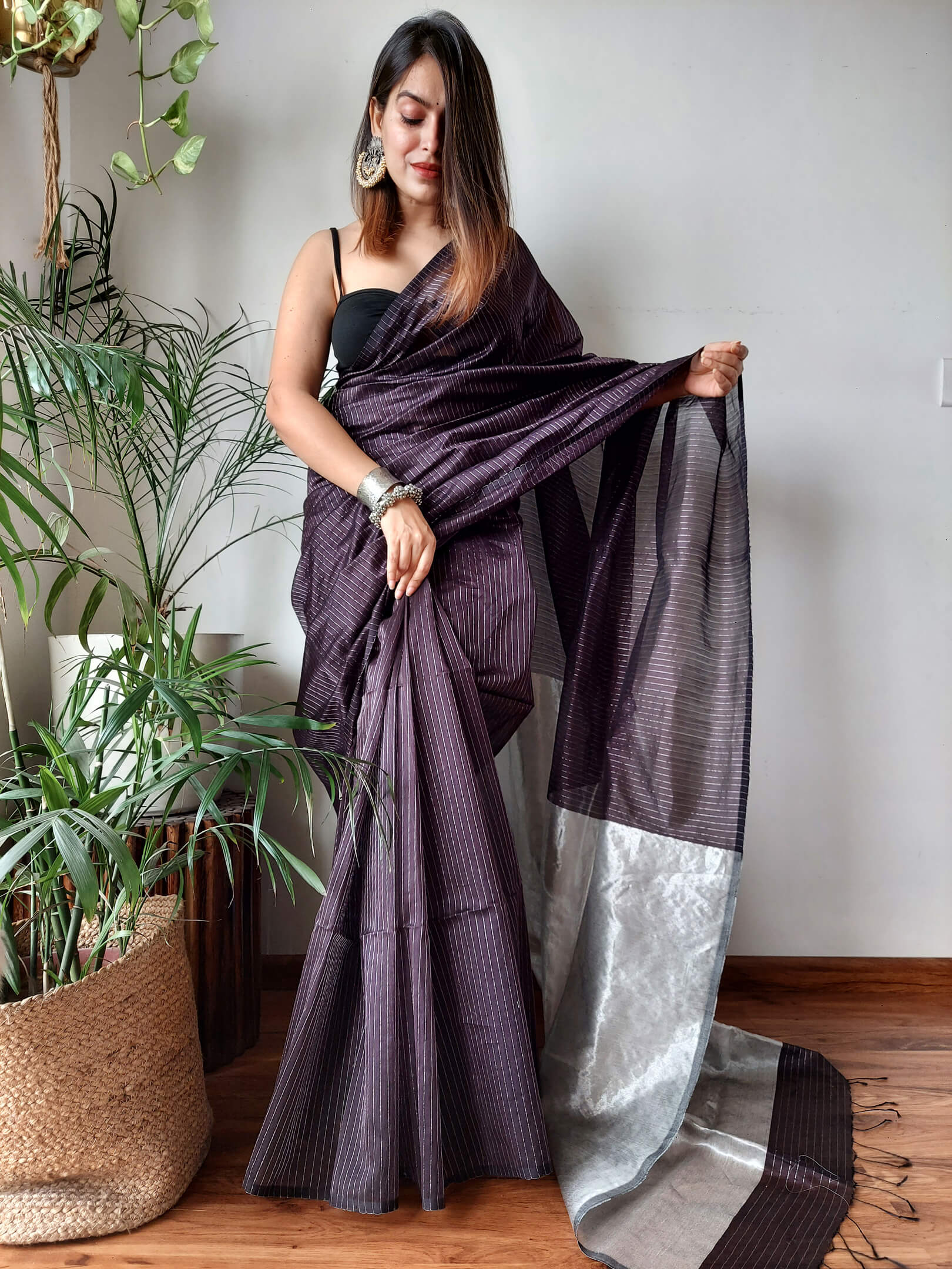 Impressive Violet Colored Party Wear Pure Linen Printed Saree