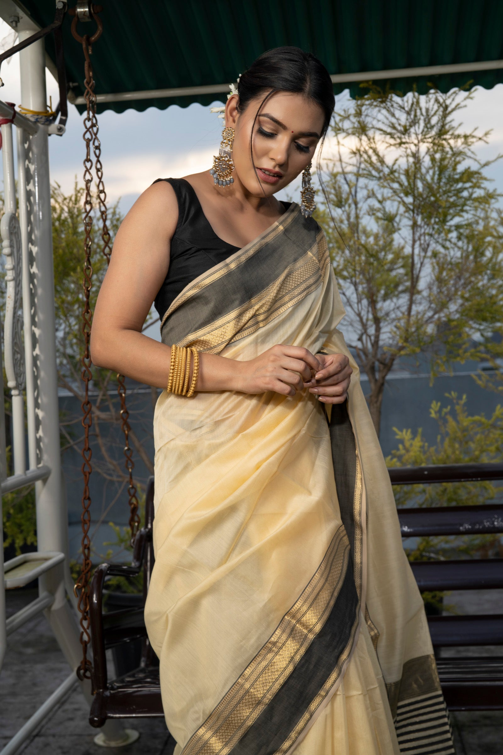 Awesome Beige Pure Linen Designer Printed Saree