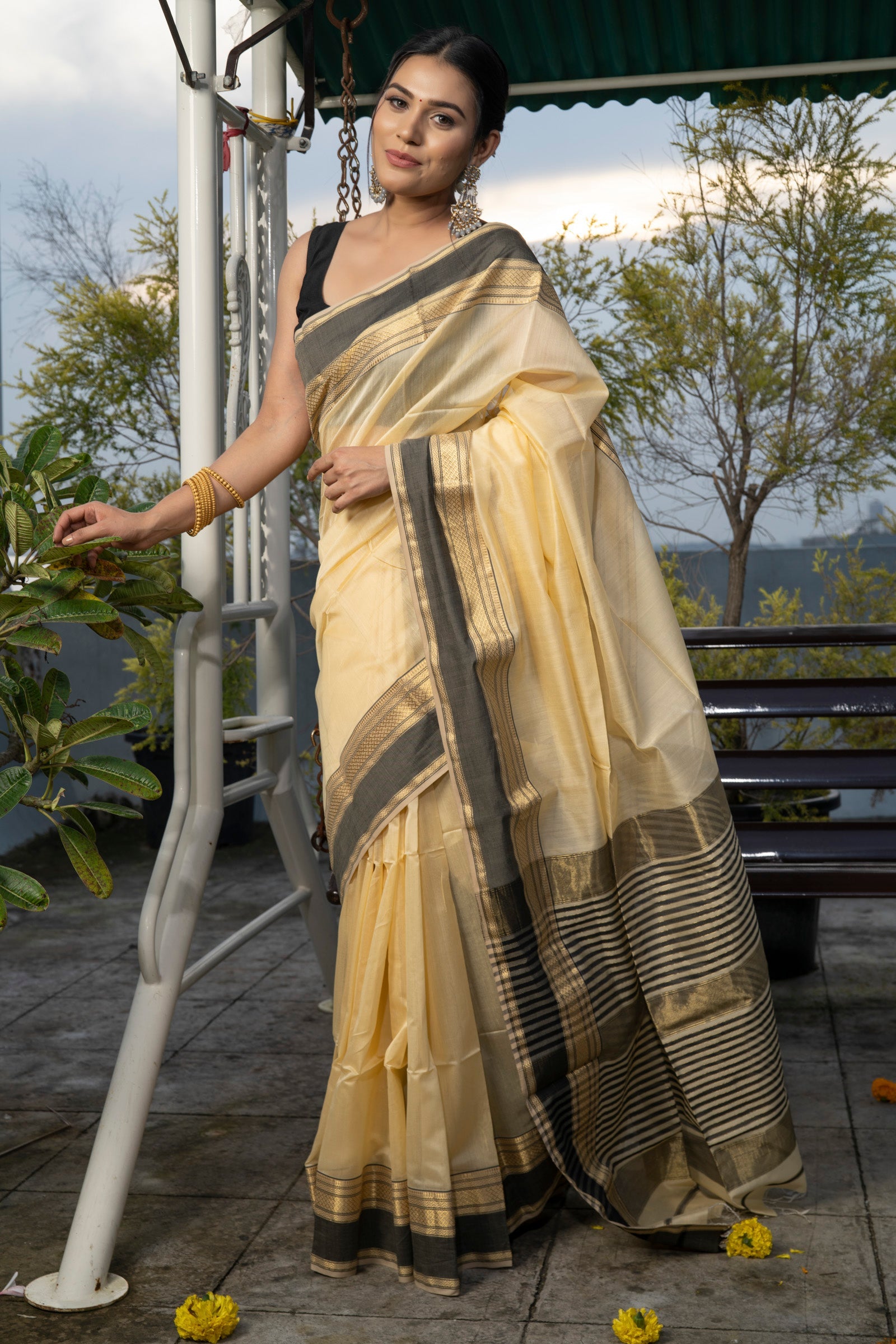 Awesome Beige Pure Linen Designer Printed Saree