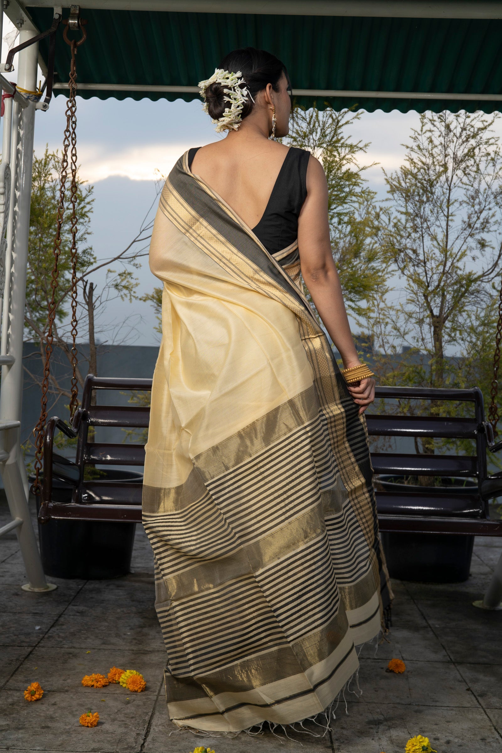 Awesome Beige Pure Linen Designer Printed Saree