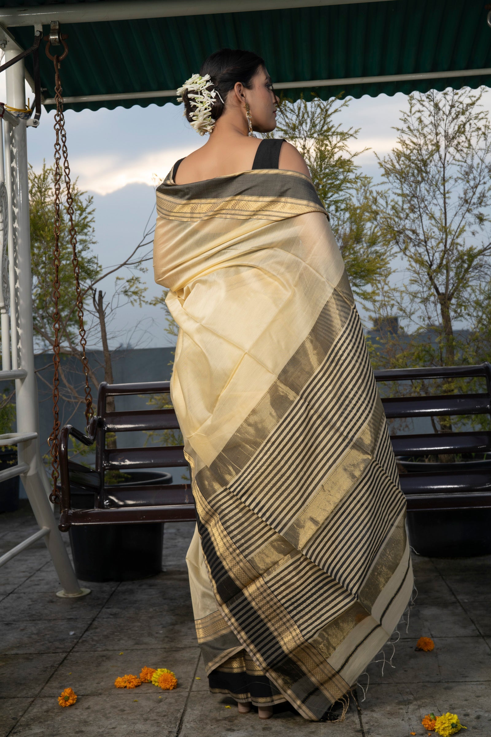 Awesome Beige Pure Linen Designer Printed Saree