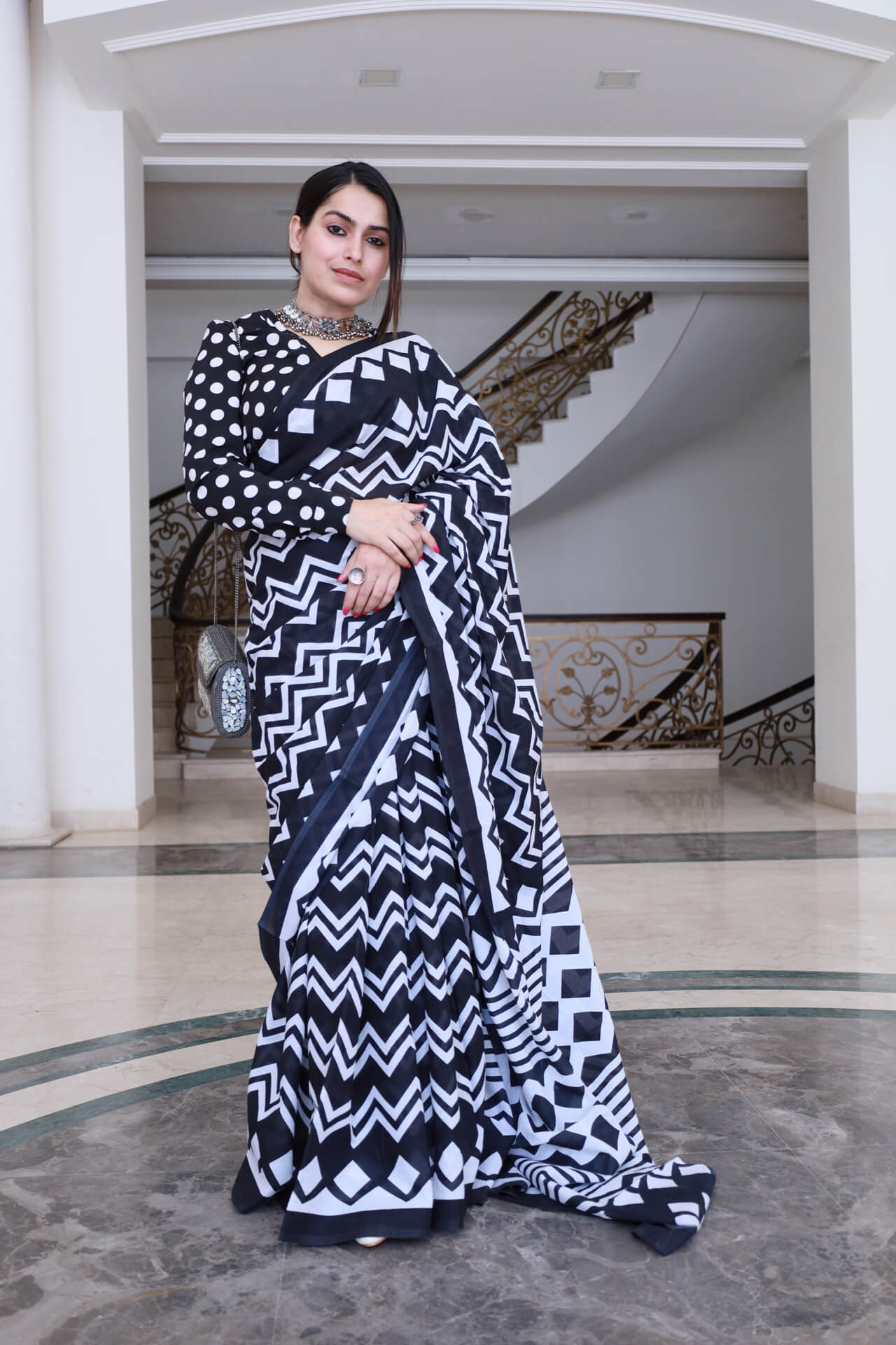Black & white Colored Printed Saree With Blouse