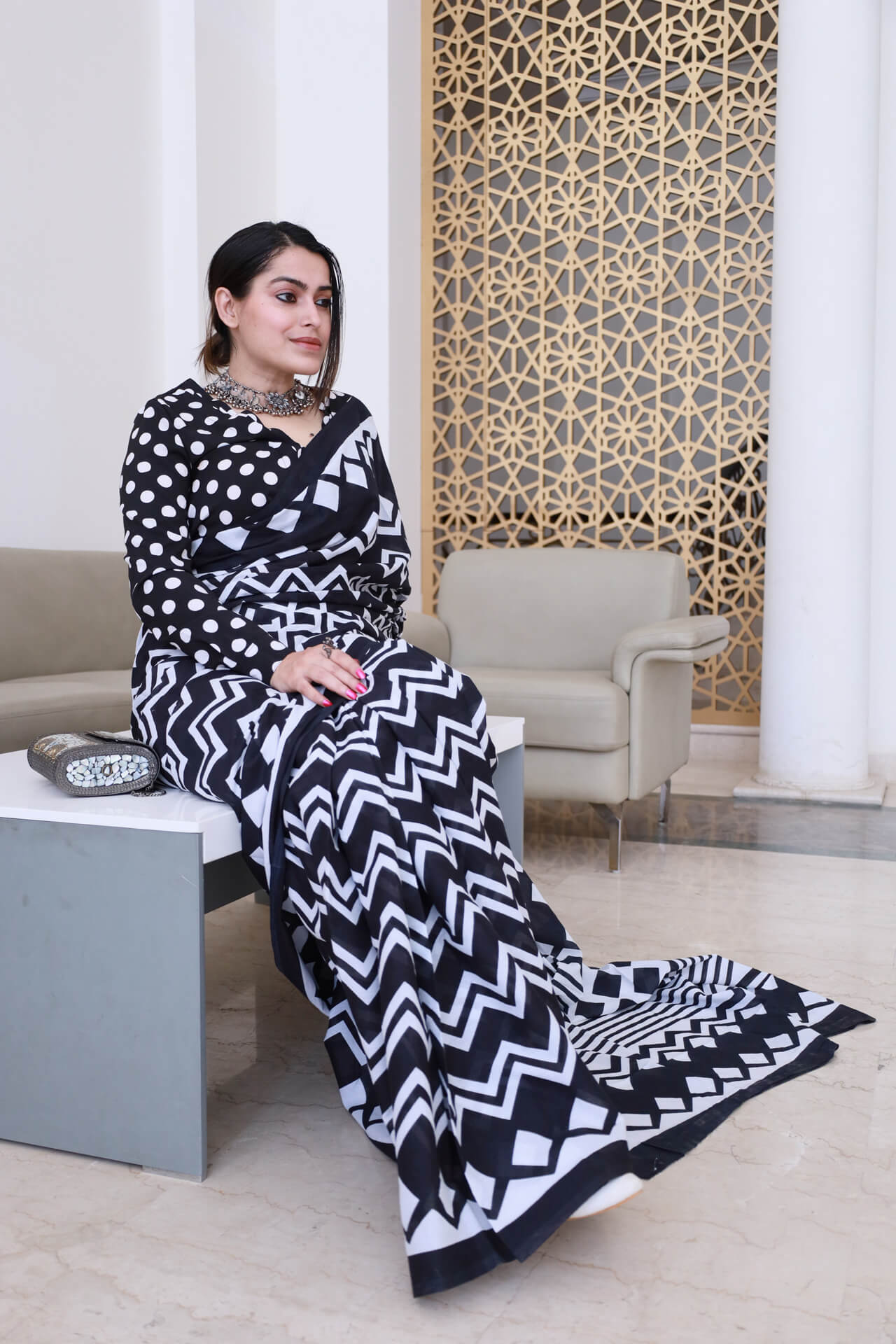 Black & white Colored Printed Saree With Blouse