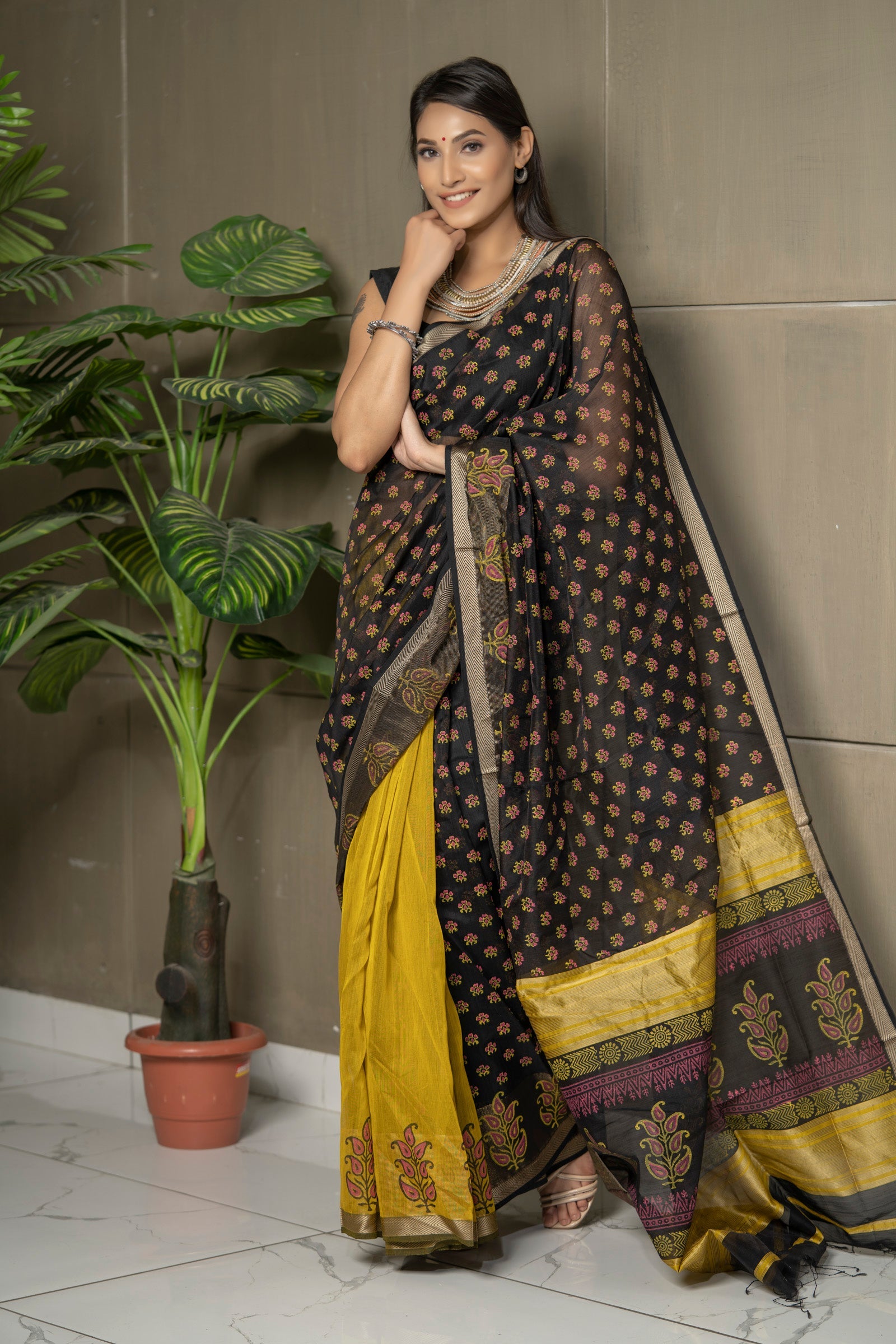 Women's Black & Yellow Colour Pure Linen Saree