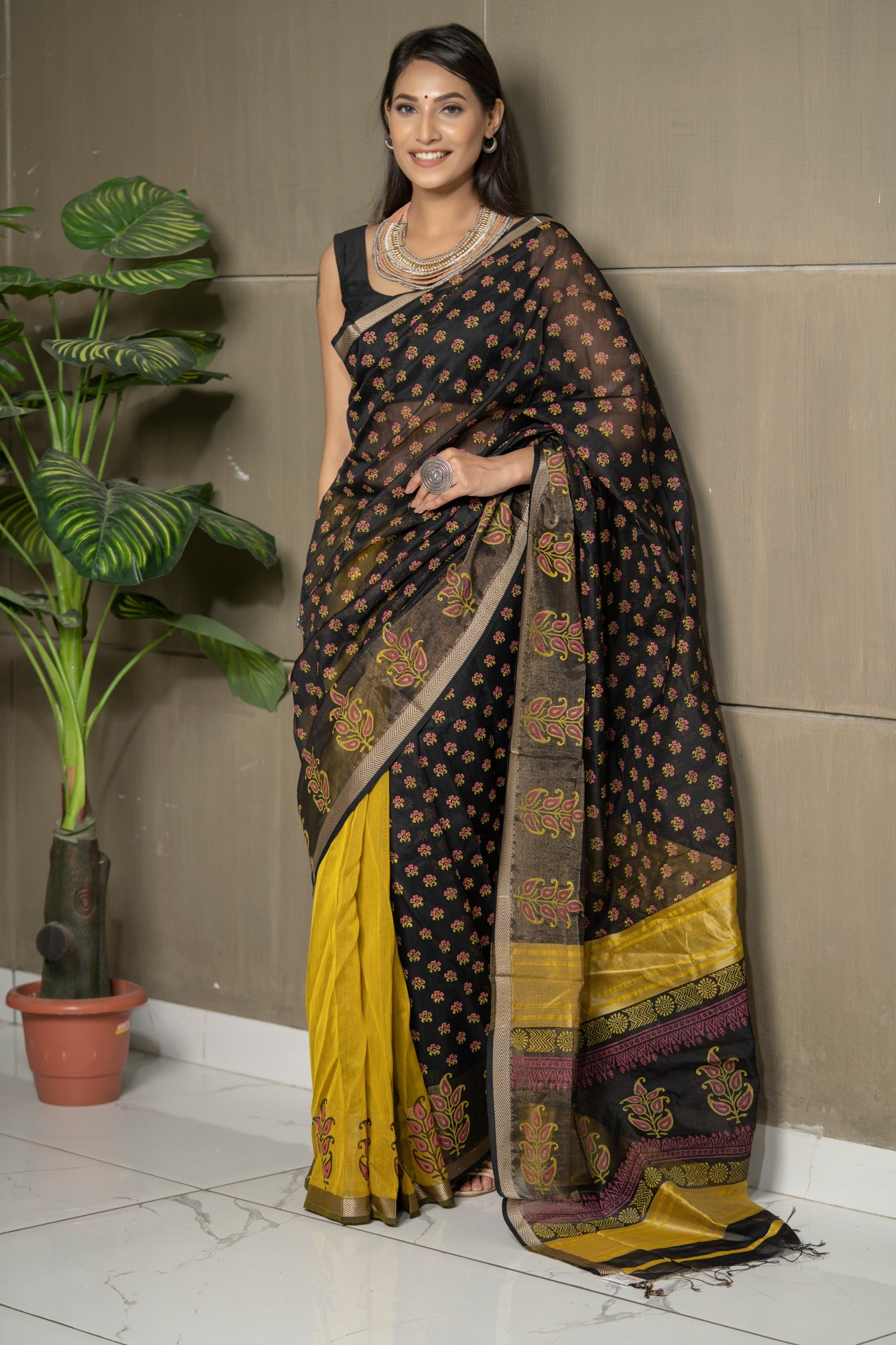 Women's Black & Yellow Colour Pure Linen Saree