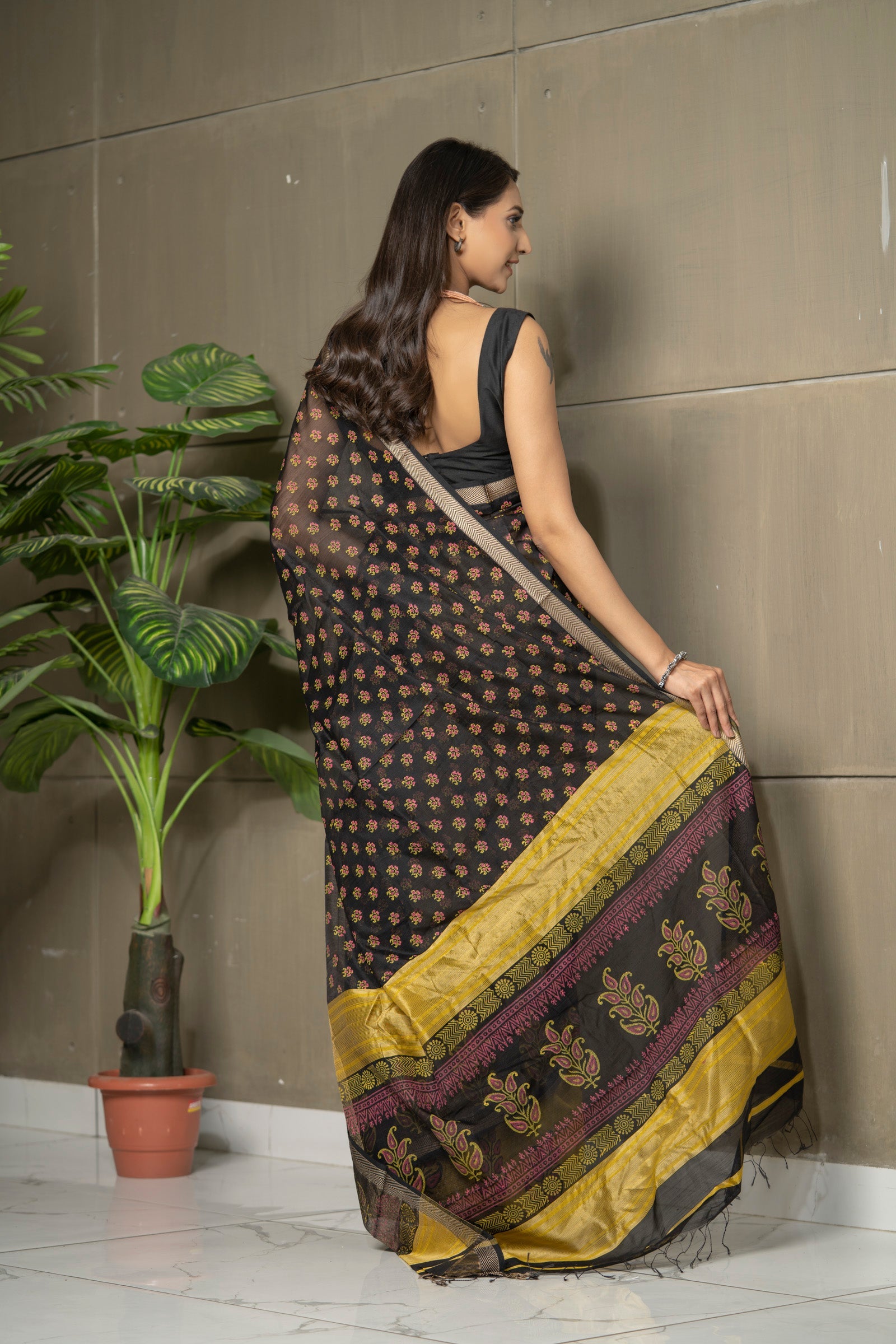 Women's Black & Yellow Colour Pure Linen Saree