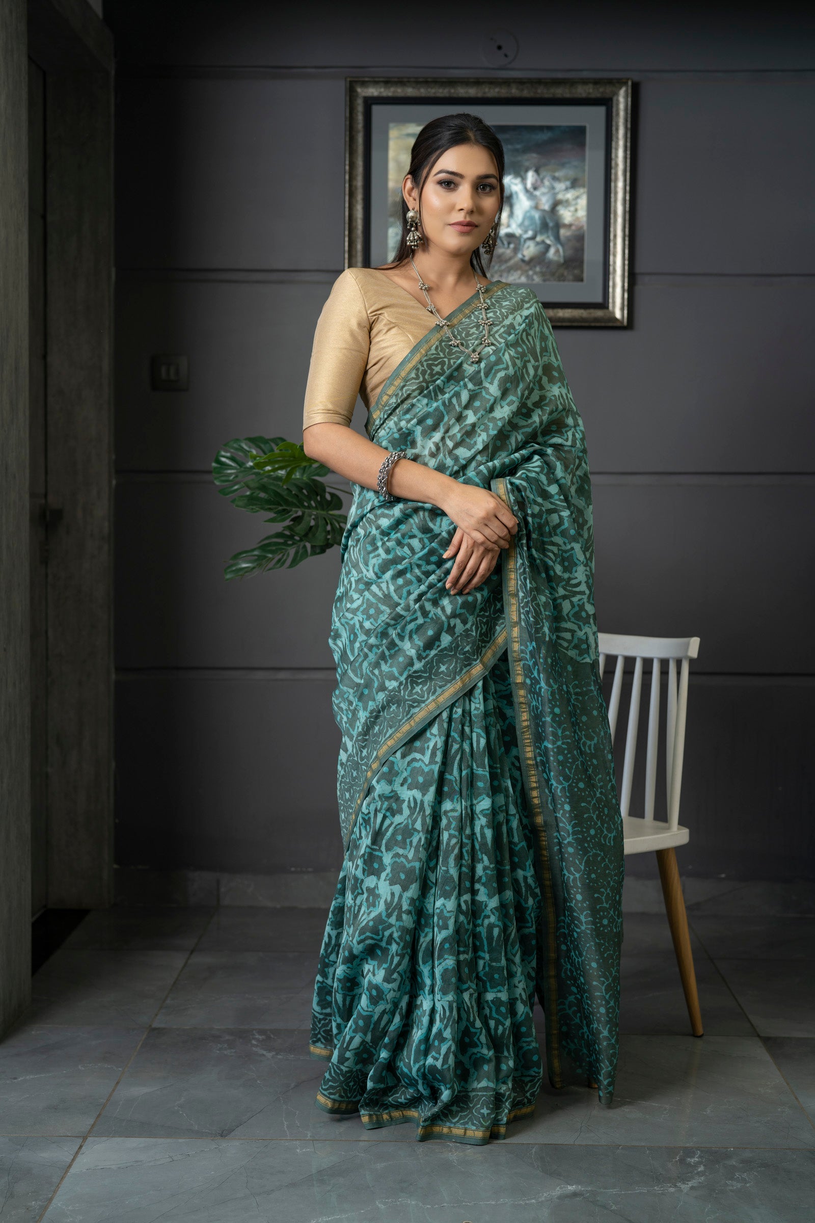 Amazing linen Saree With Appealing Blouse Piece