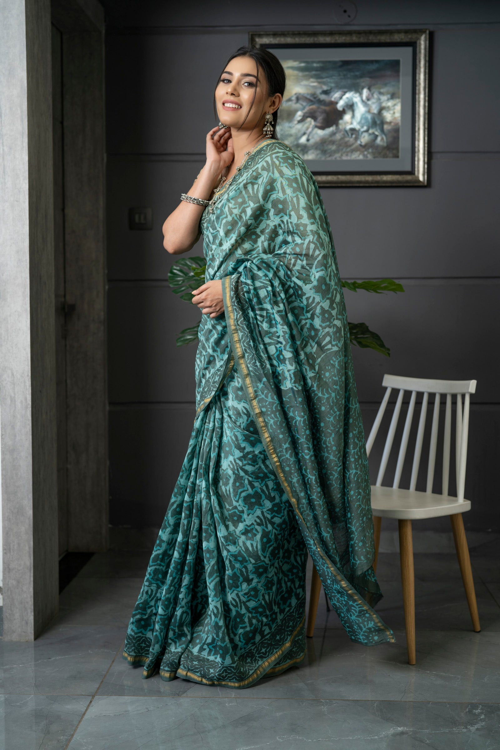 Amazing linen Saree With Appealing Blouse Piece