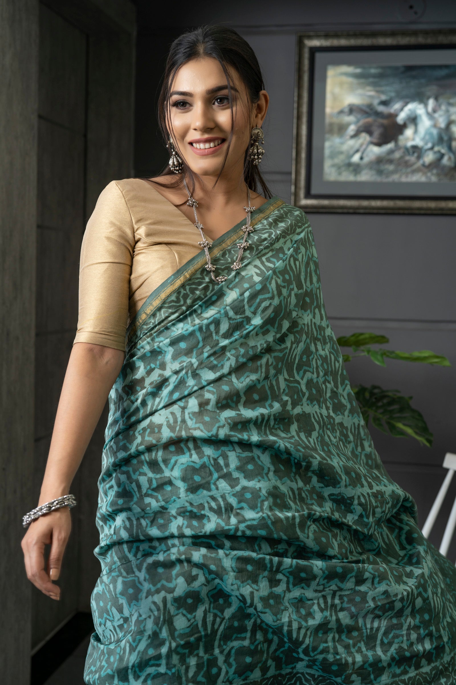 Amazing linen Saree With Appealing Blouse Piece