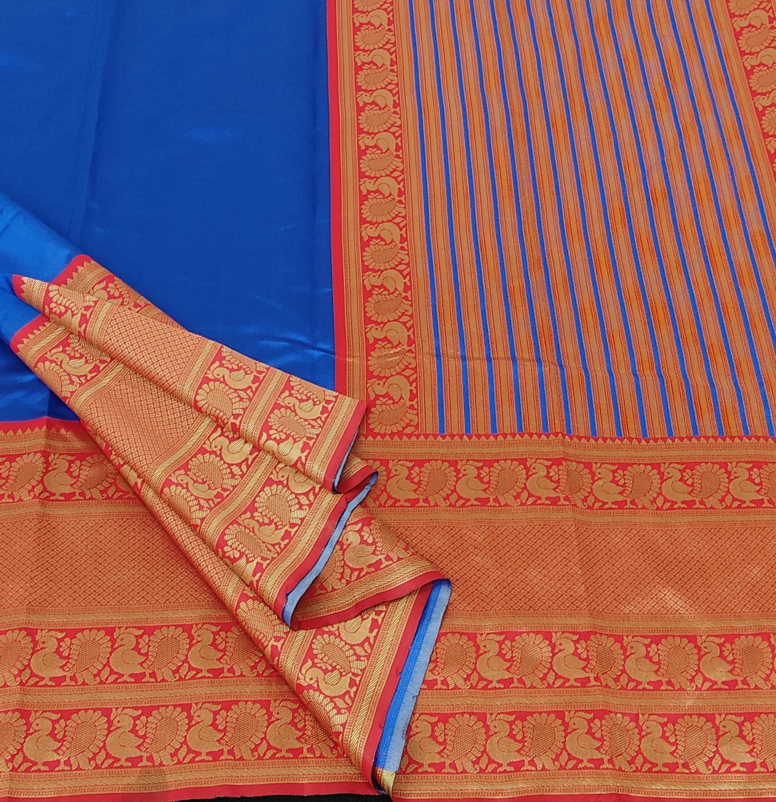 Groovy Royal Blue Colored Printed Saree For Women