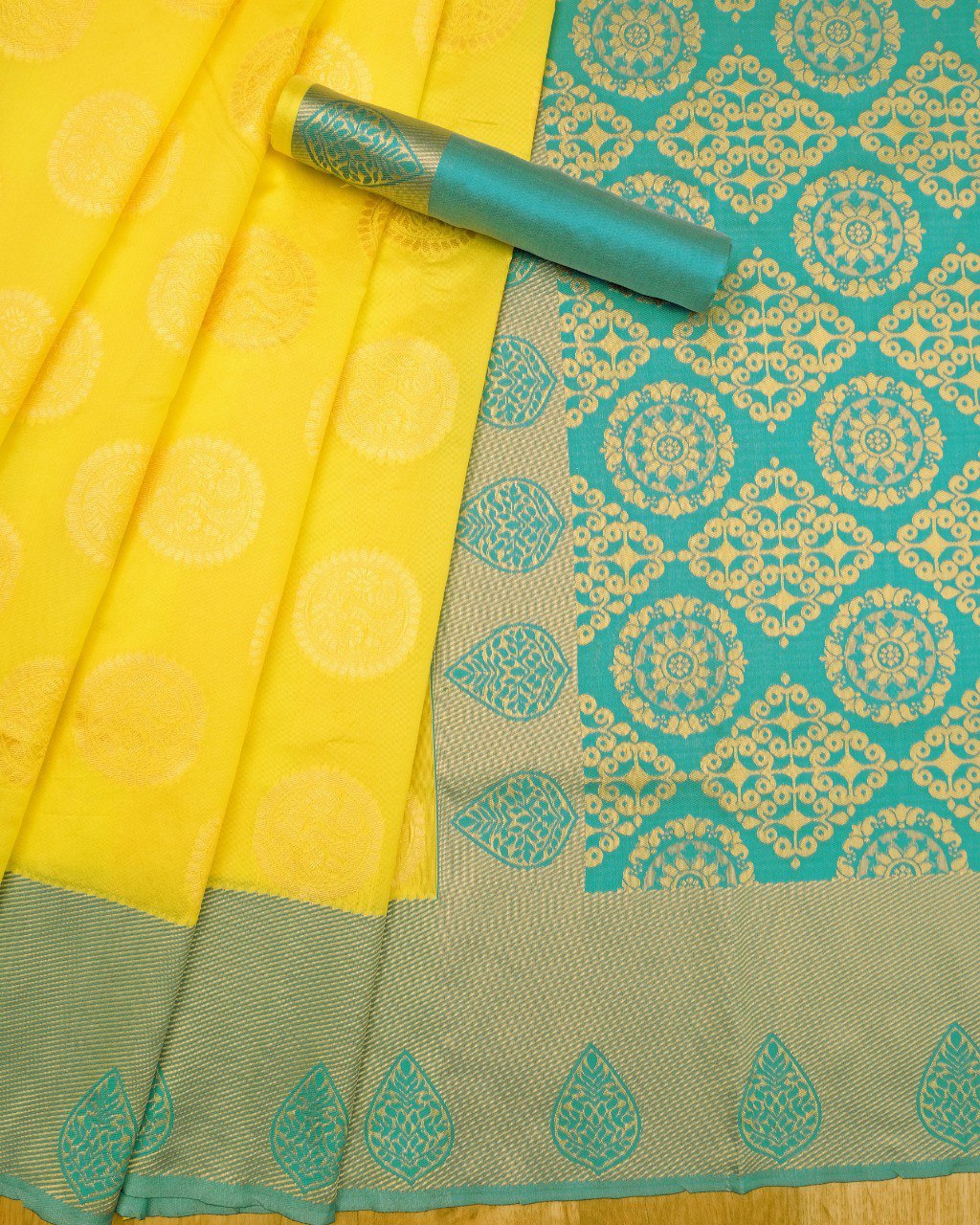 Amazing Lemon Yellow Colored Printed Saree For Women