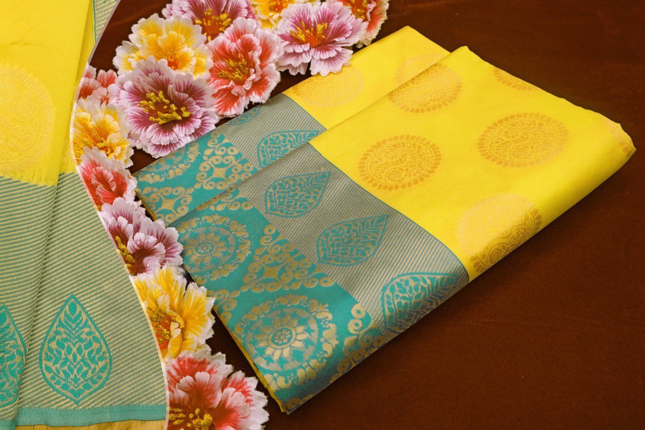 Amazing Lemon Yellow Colored Printed Saree For Women