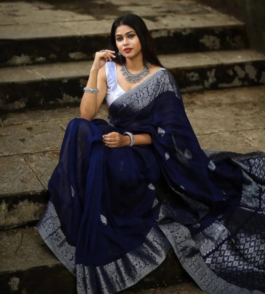 Bewitching Soft Silk Saree with Classic Blouse Piece