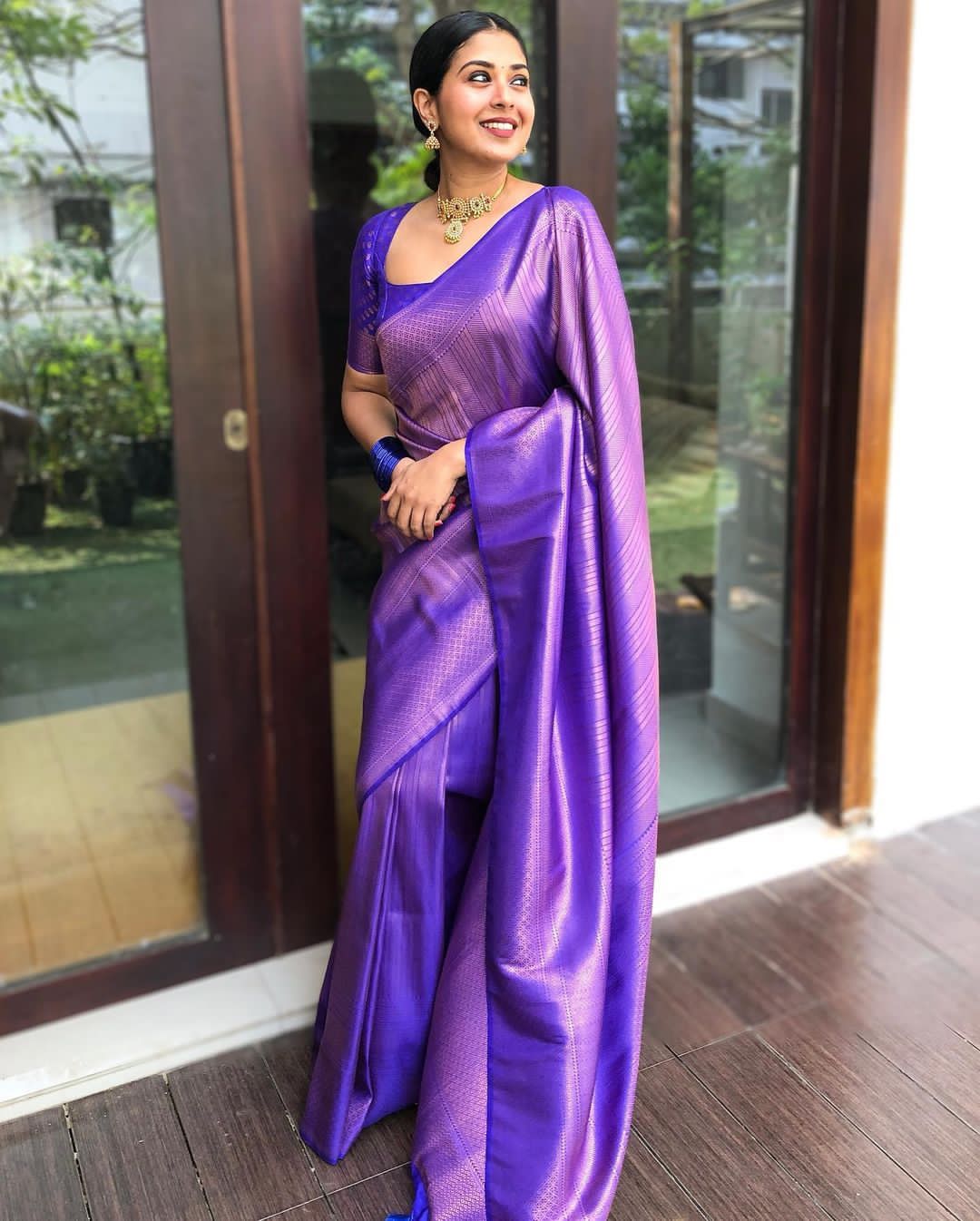 Appealing Linen Silk Saree With Radiant Blouse Piece