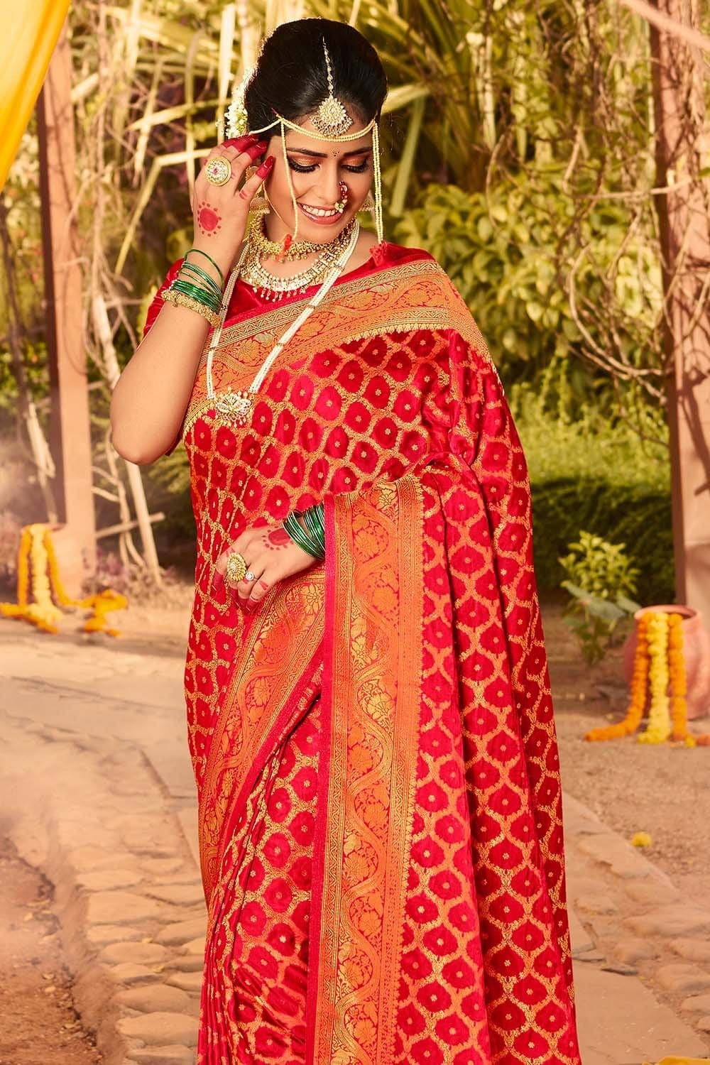 Bewitching Red Soft Silk Saree with Unique Blouse Piece