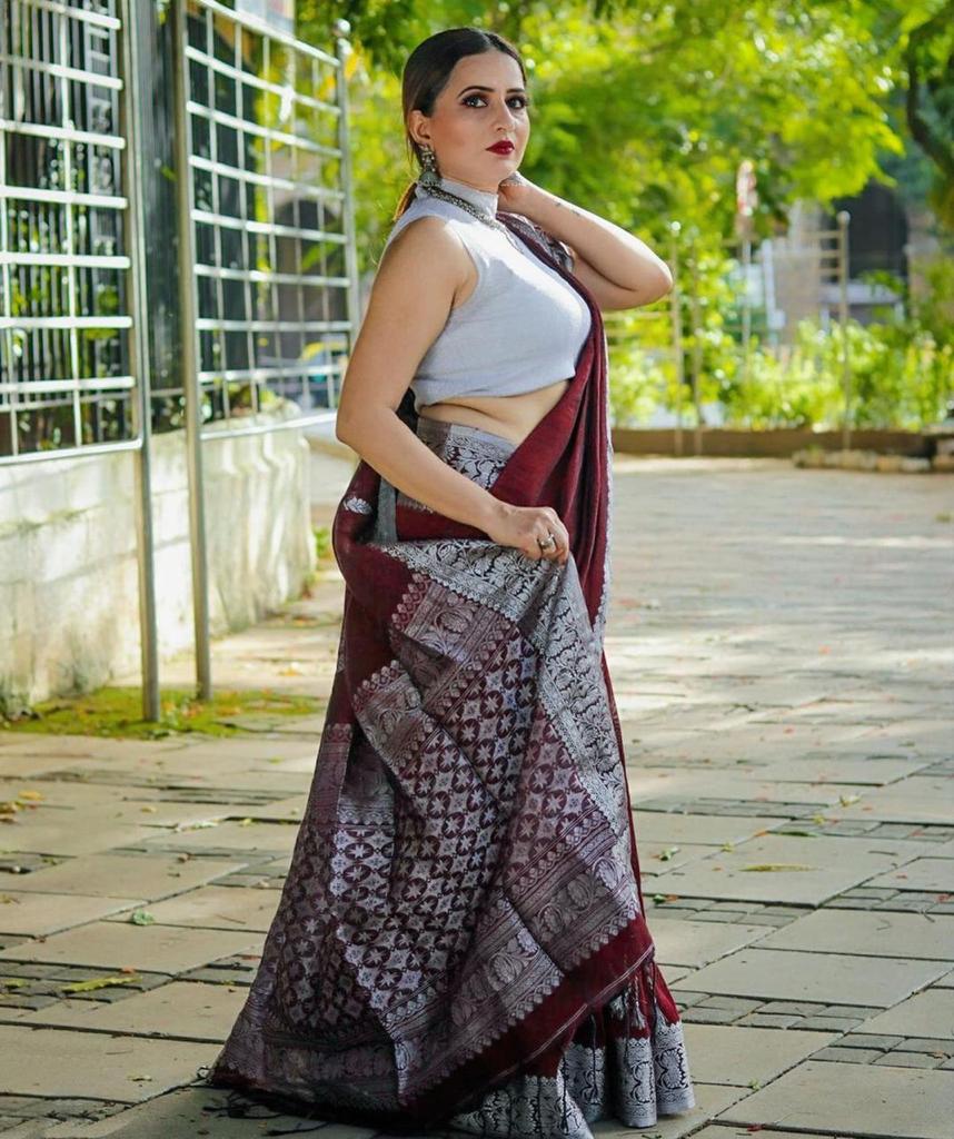 8 Different Ways of Draping a Saree | by Indian Dresses | Medium