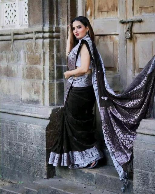Bewitching Soft Silk Saree with Classic Blouse Piece