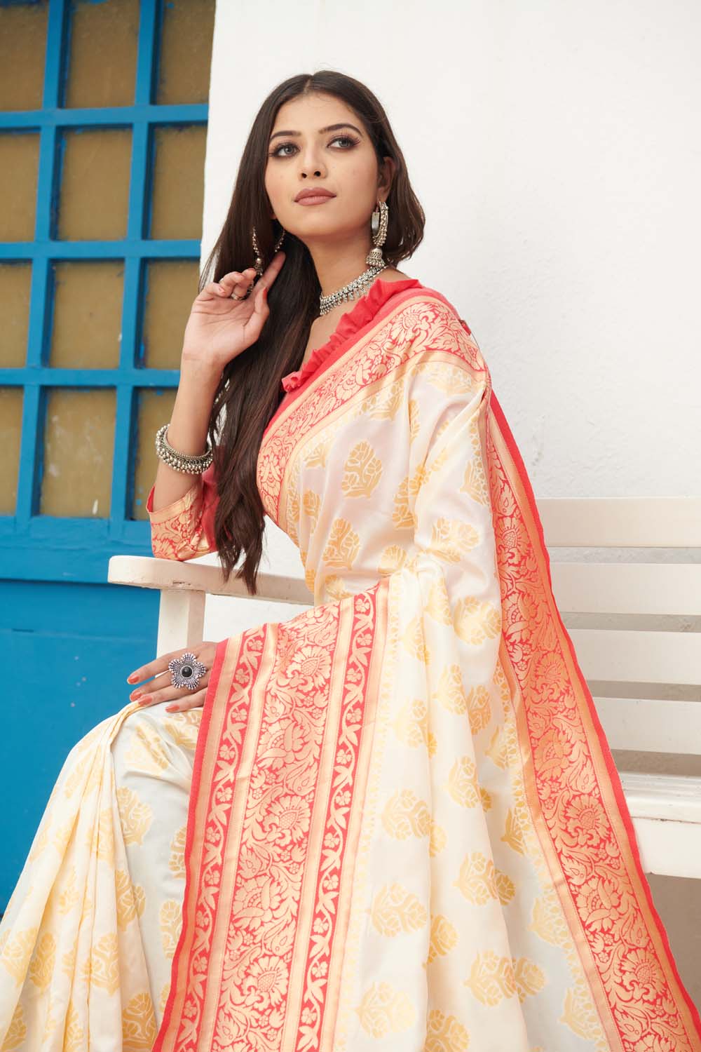Stylish White Soft Banarasi Silk Saree with Unique Blouse Piece