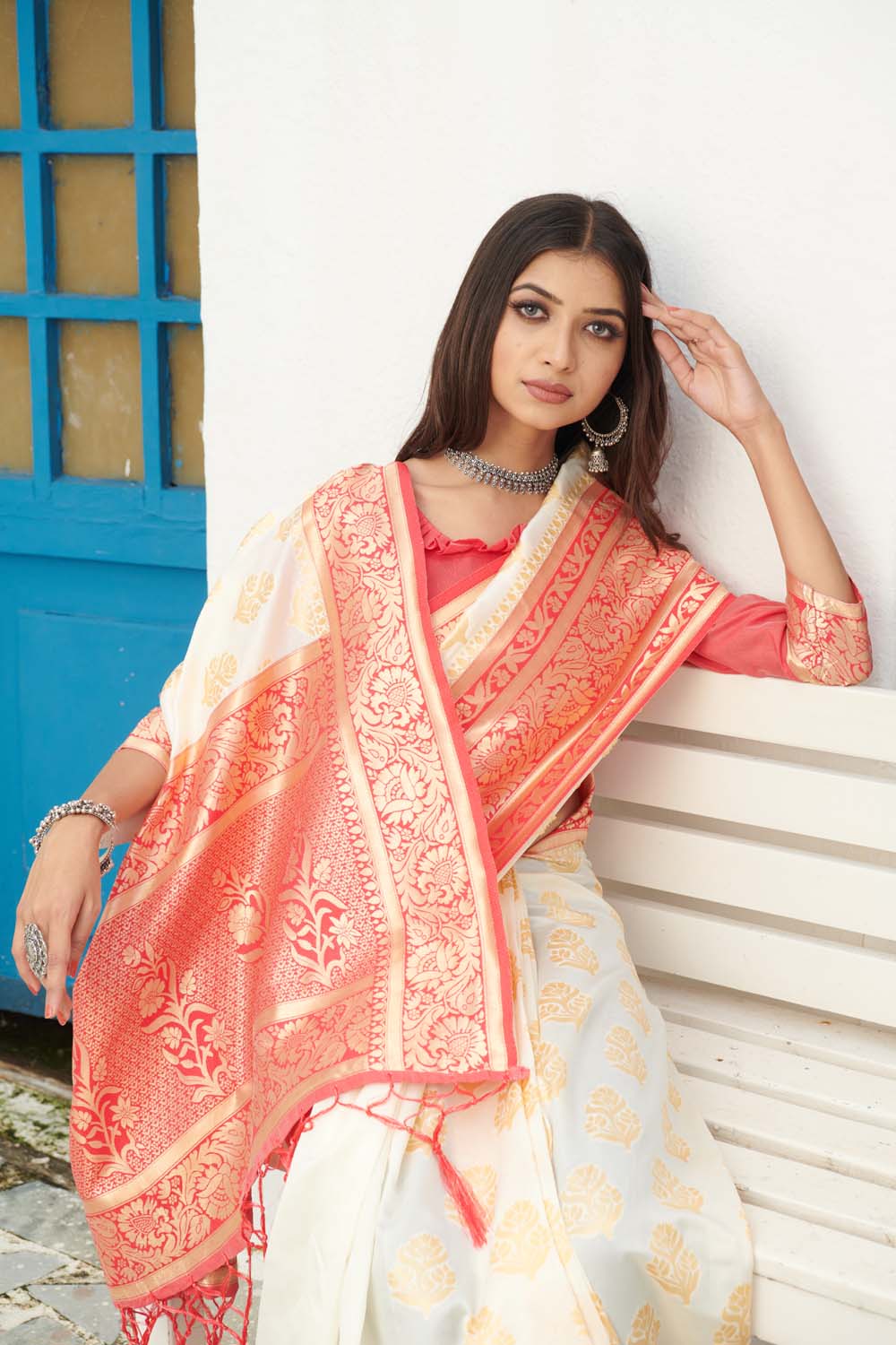 Stylish White Soft Banarasi Silk Saree with Unique Blouse Piece