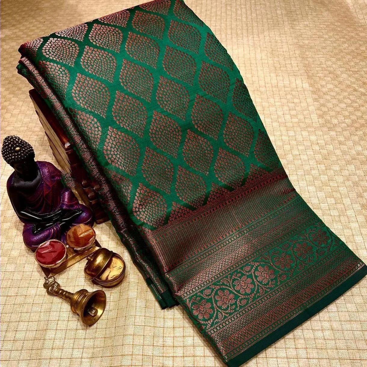 Stunning Green Color Soft Silk Saree With Blouse Piece