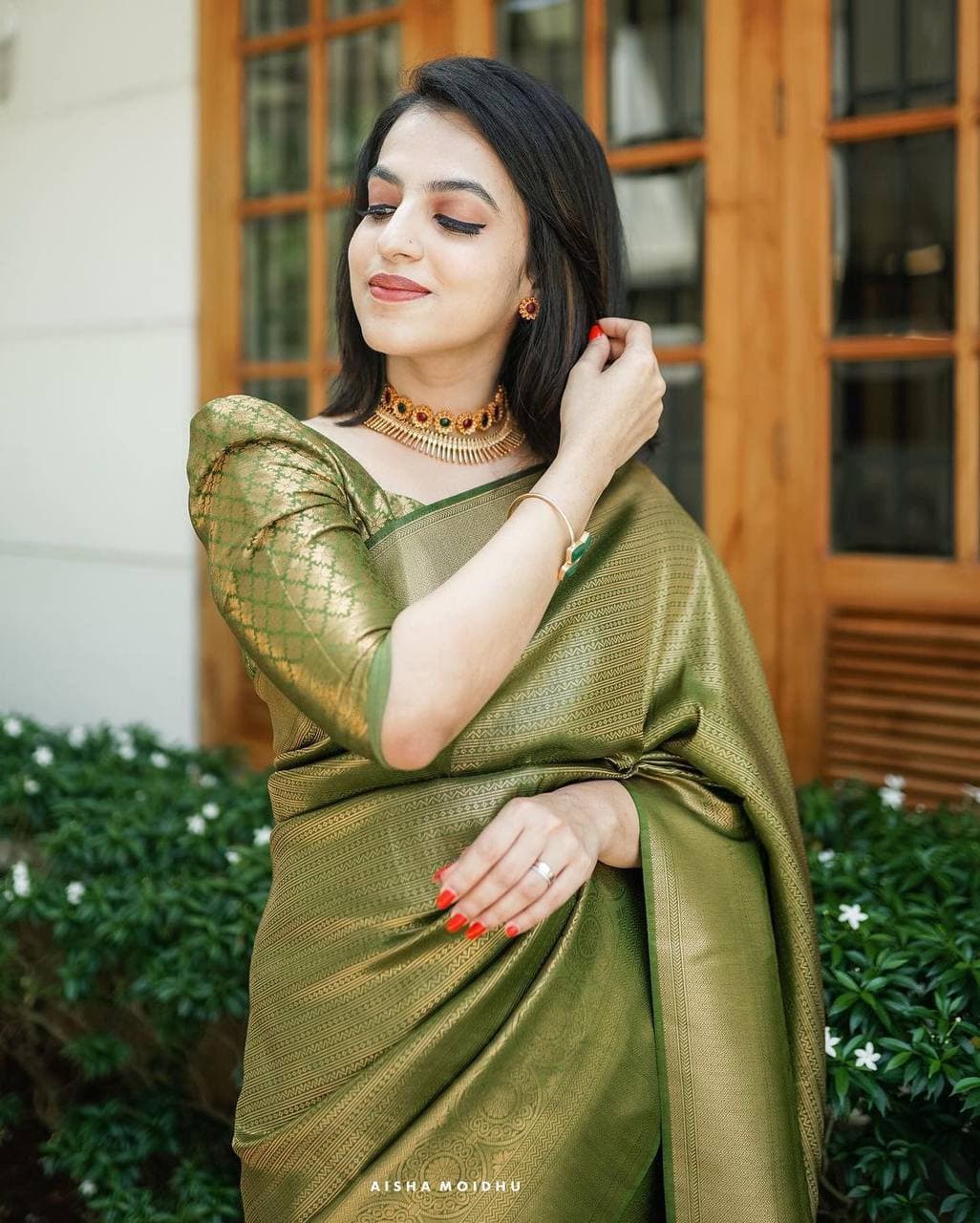 Bucolic Green Soft Kanjivaram Silk Saree With Incredible Blouse Piece