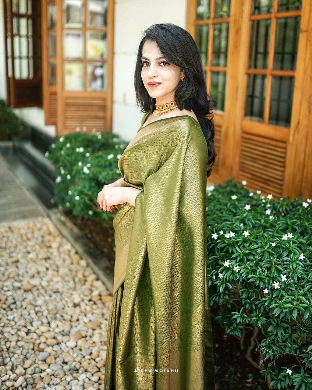 Bucolic Green Soft Kanjivaram Silk Saree With Incredible Blouse Piece