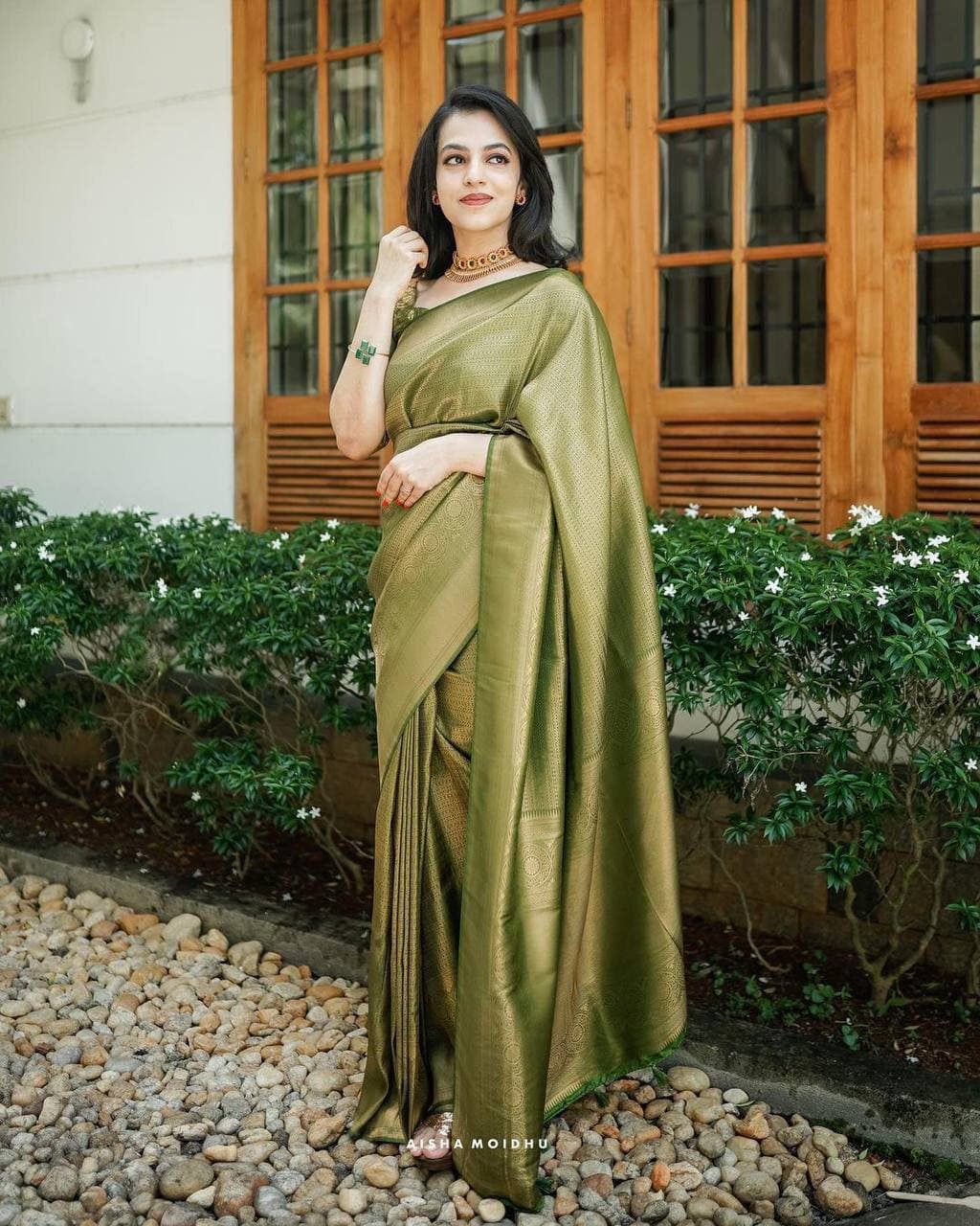 Bucolic Green Soft Kanjivaram Silk Saree With Incredible Blouse Piece