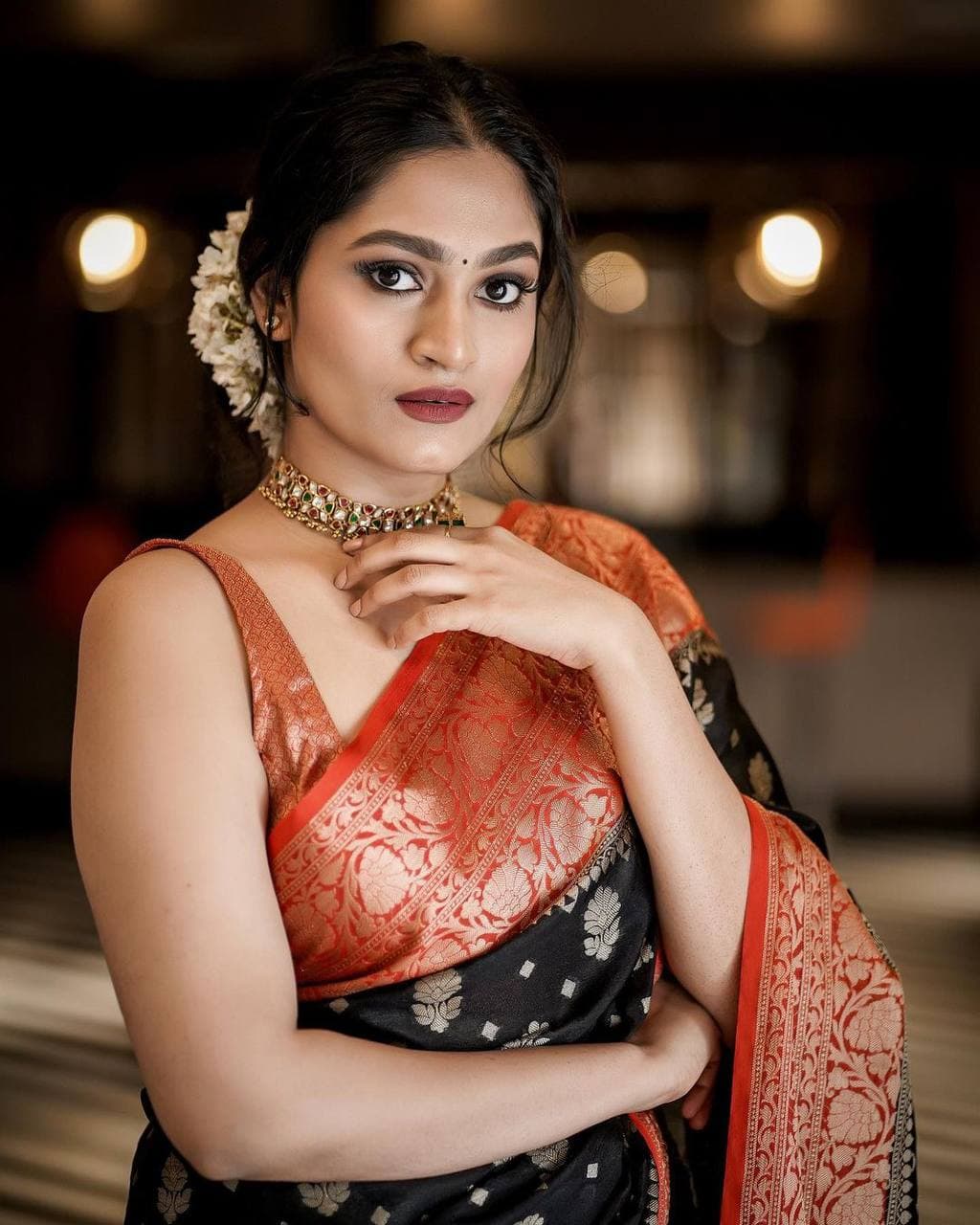 Admirable Black Soft Banarasi Silk Saree With Gorgeous Blouse Piece