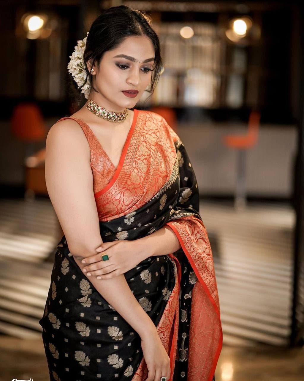 Admirable Black Soft Banarasi Silk Saree With Gorgeous Blouse Piece