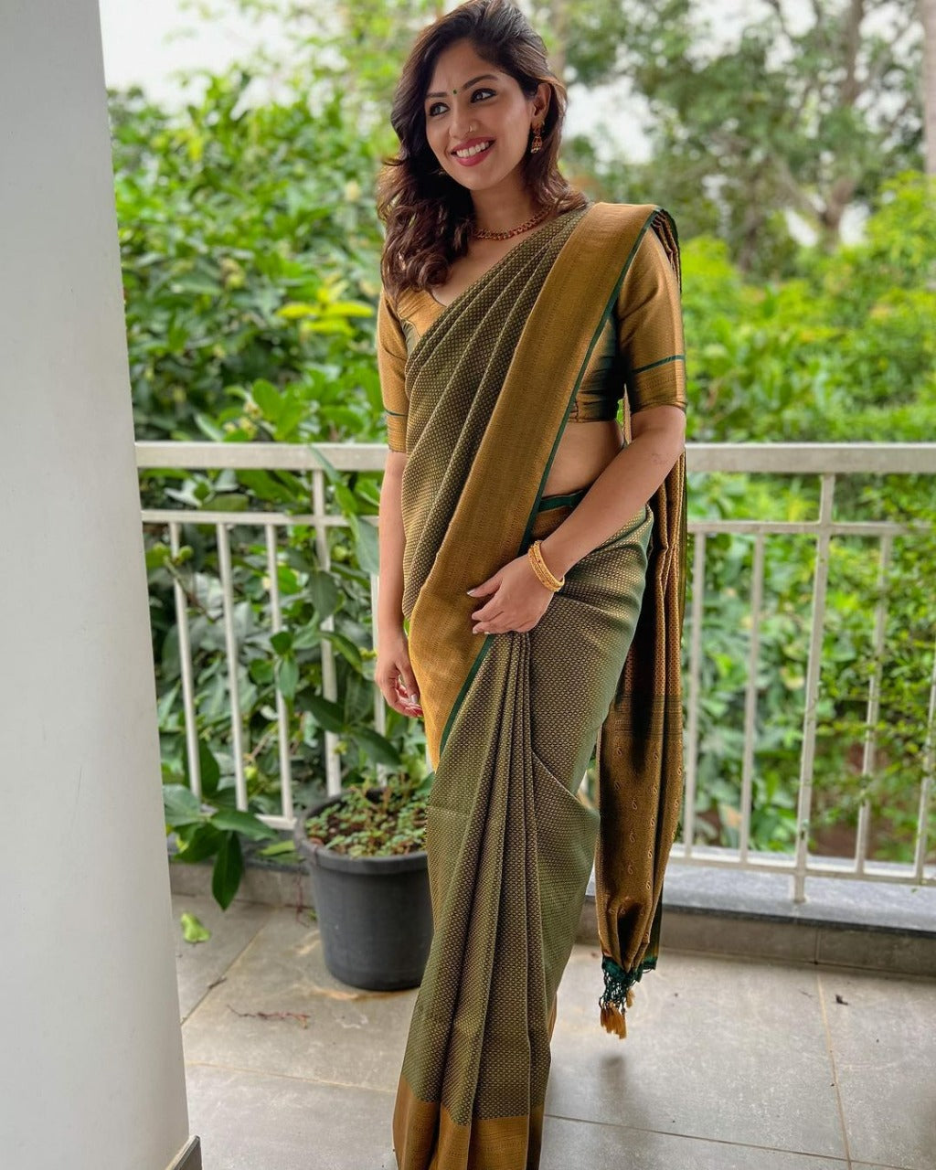 Outstanding Mehndi Soft Kanjivaram Silk Saree With Lovely Blouse Piece