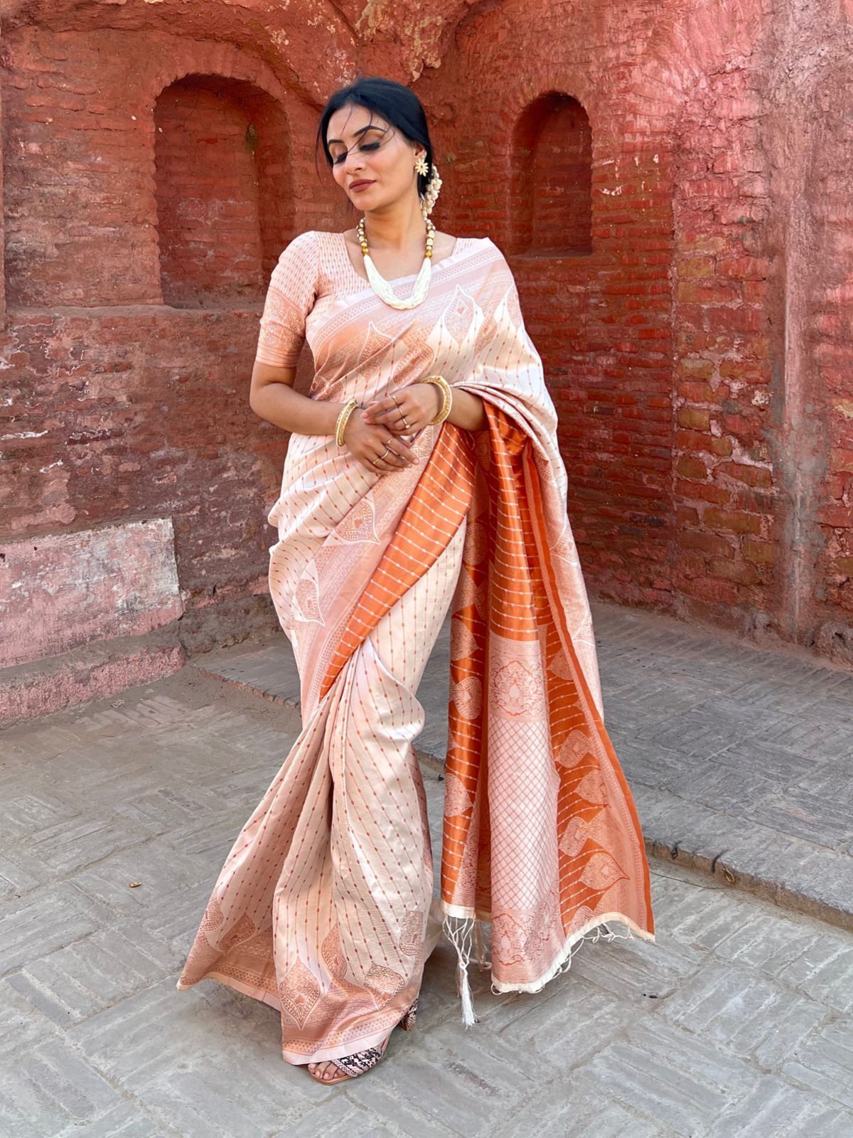 Serendipity Off White Soft Silk Saree With Cynosure Blouse Piece