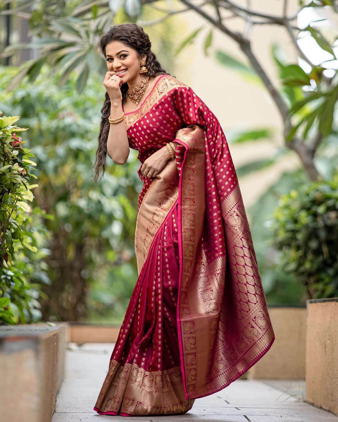 Super classy Maroon Soft Banarasi Silk Saree With Adoring Blouse Piece